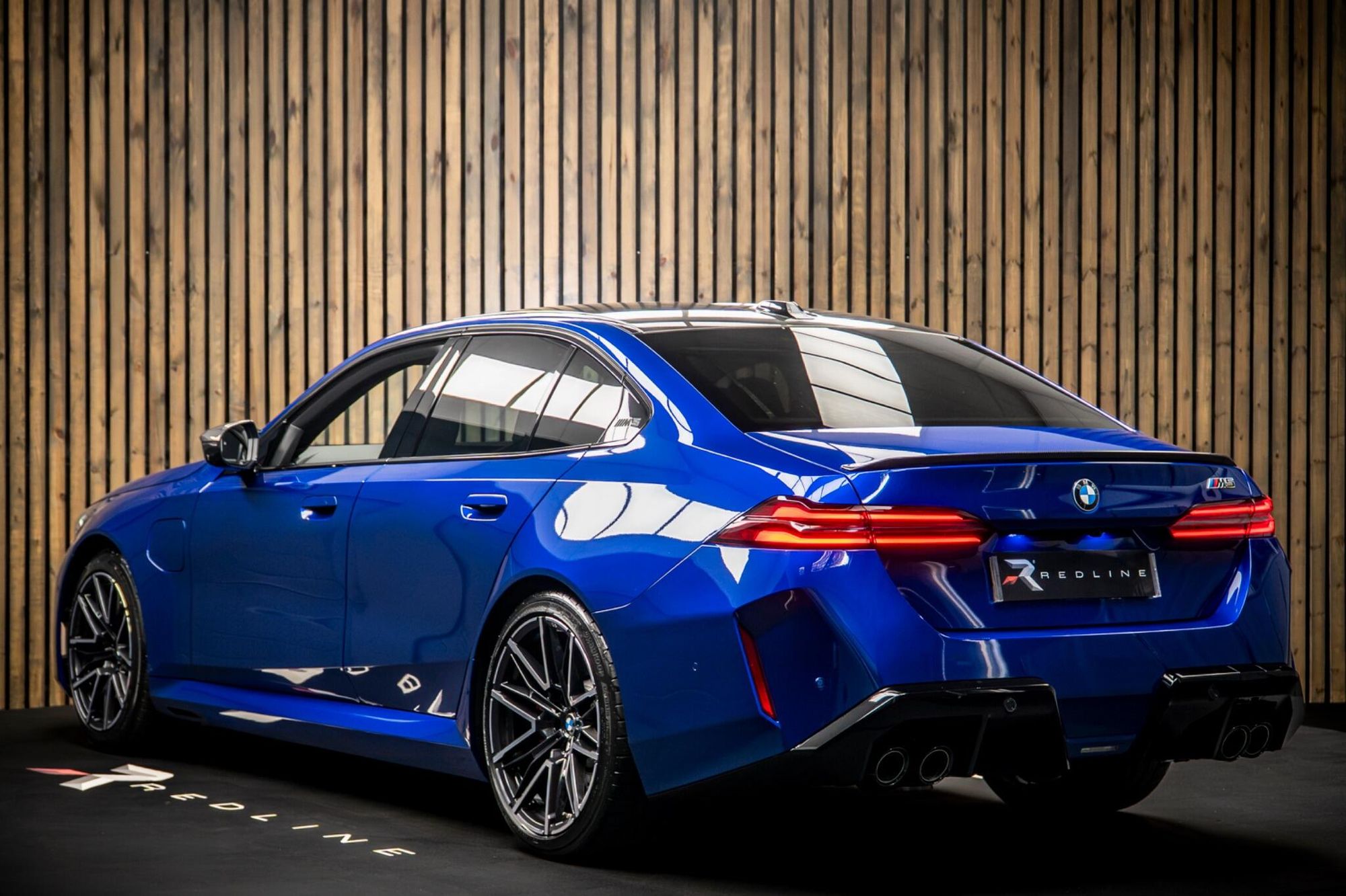 BMW M5  4.4 22.1kWh Steptronic xDrive Euro 6 (s/s) 4dr for sale UK - Slide 3