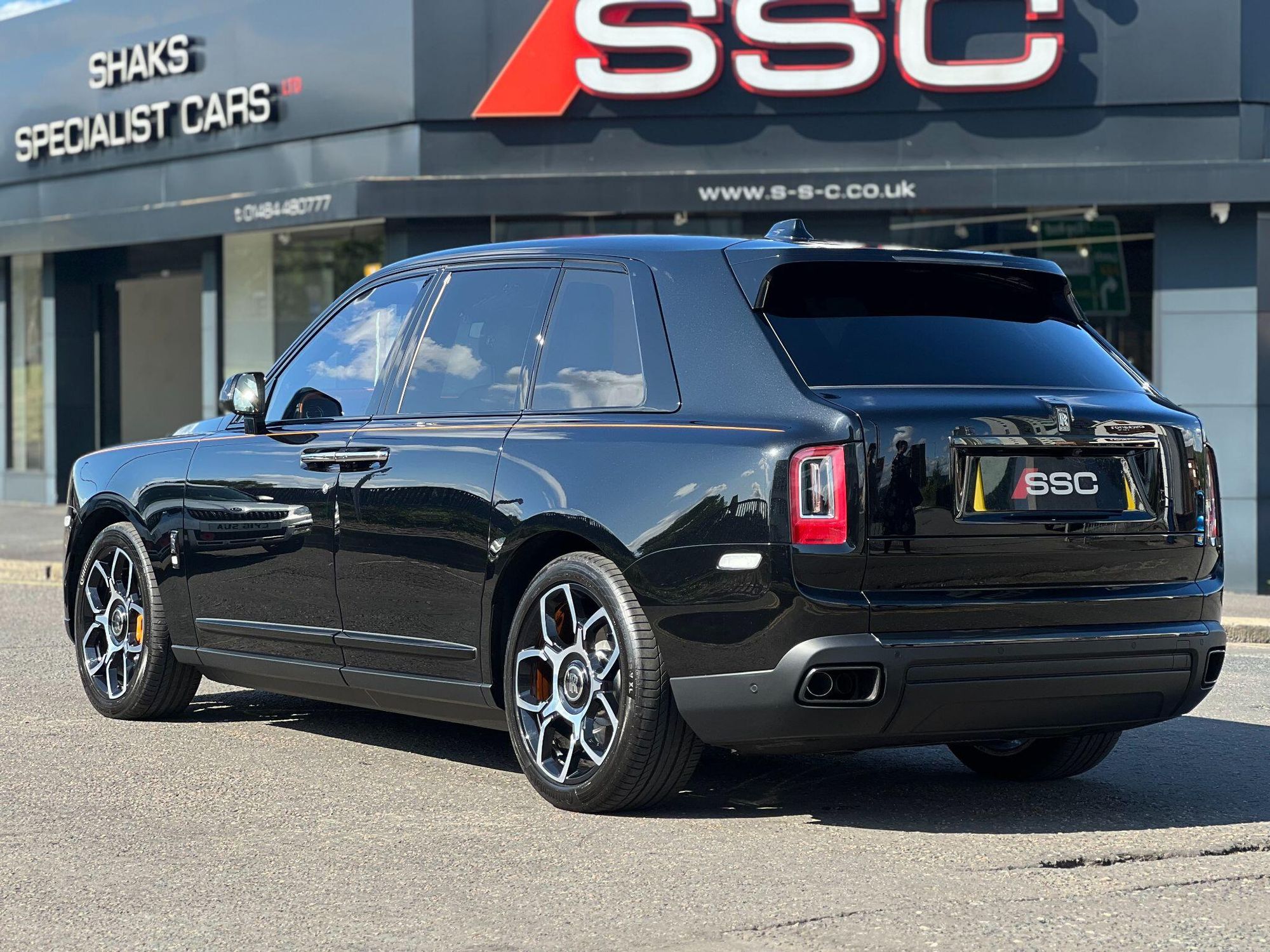 ROLLS-ROYCE CULLINAN ESTATE Black Badge 5dr Auto for sale UK - Slide 2