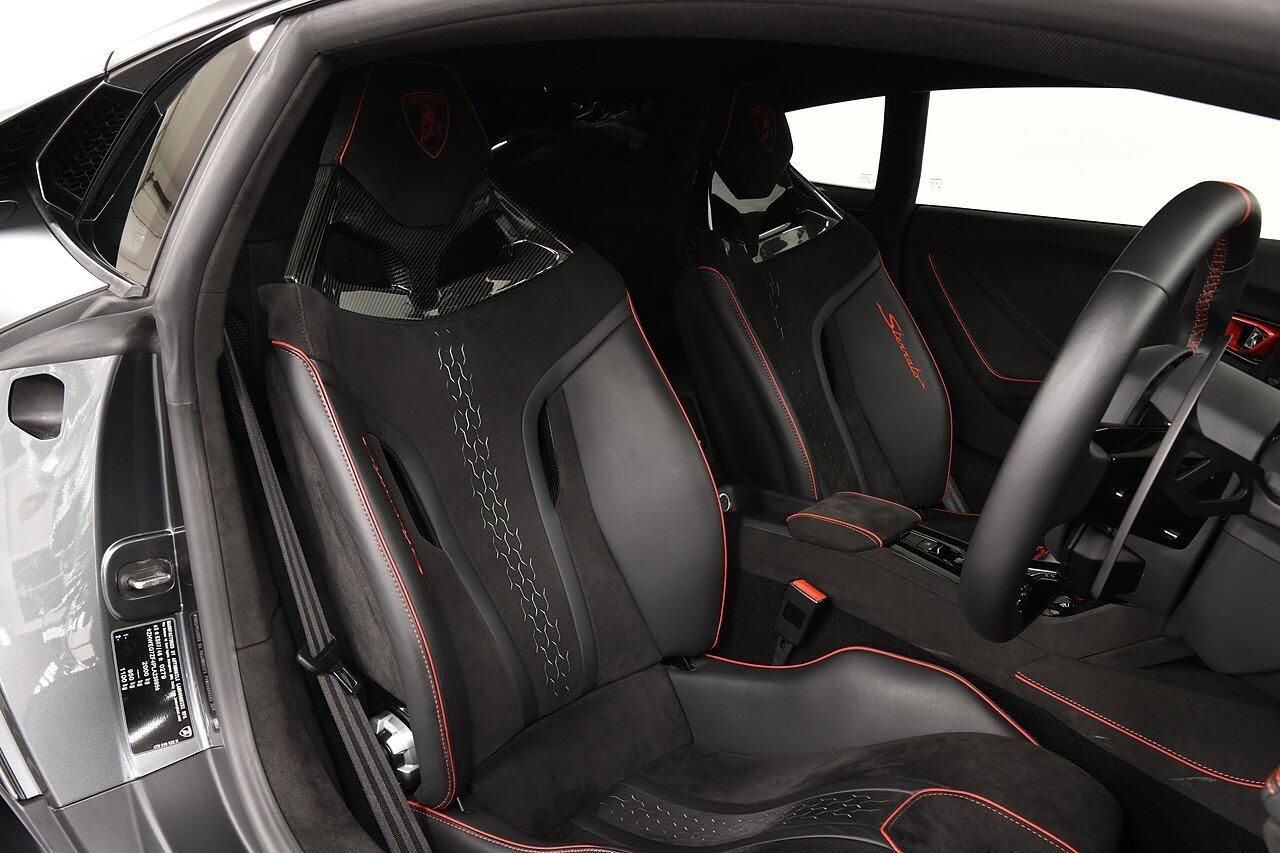 LAMBORGHINI HURACAN EVO COUPE 5.2 V10 610 Sterrato 2dr Auto AWD for sale UK - Slide 8