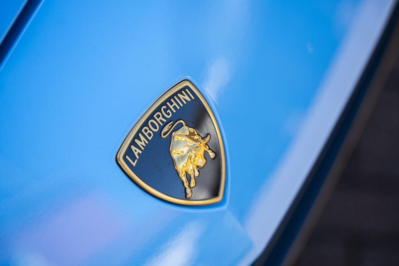 LAMBORGHINI URUS ESTATE 4.0T FSI V8 S 5dr Auto for sale UK - Slide 7