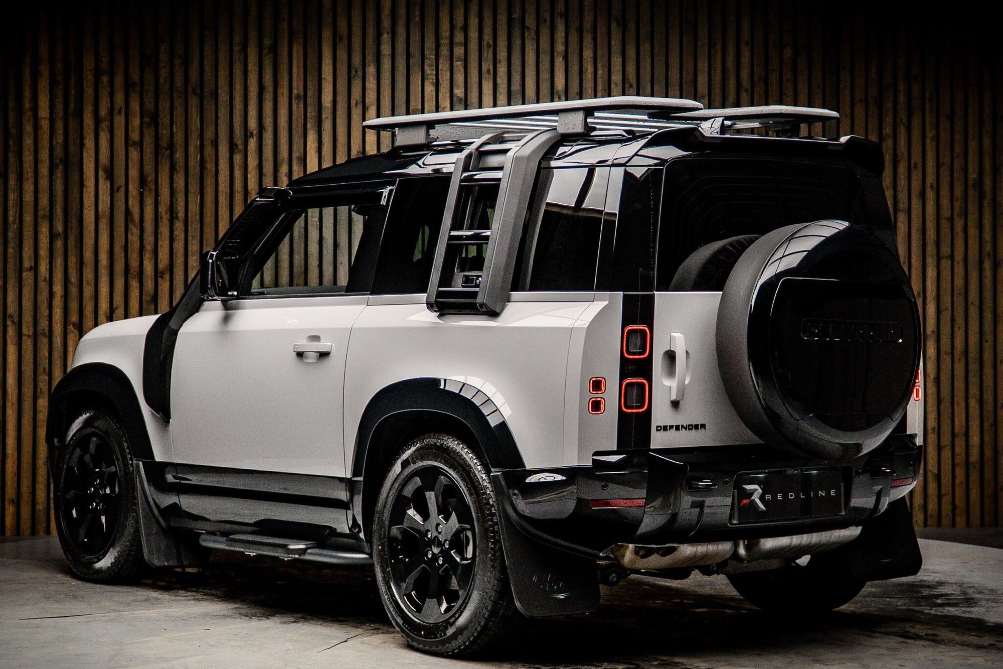 LAND ROVER DEFENDER DIESEL ESTATE 3.0 D250 X-Dynamic SE 90 3dr Auto for sale UK - Slide 3