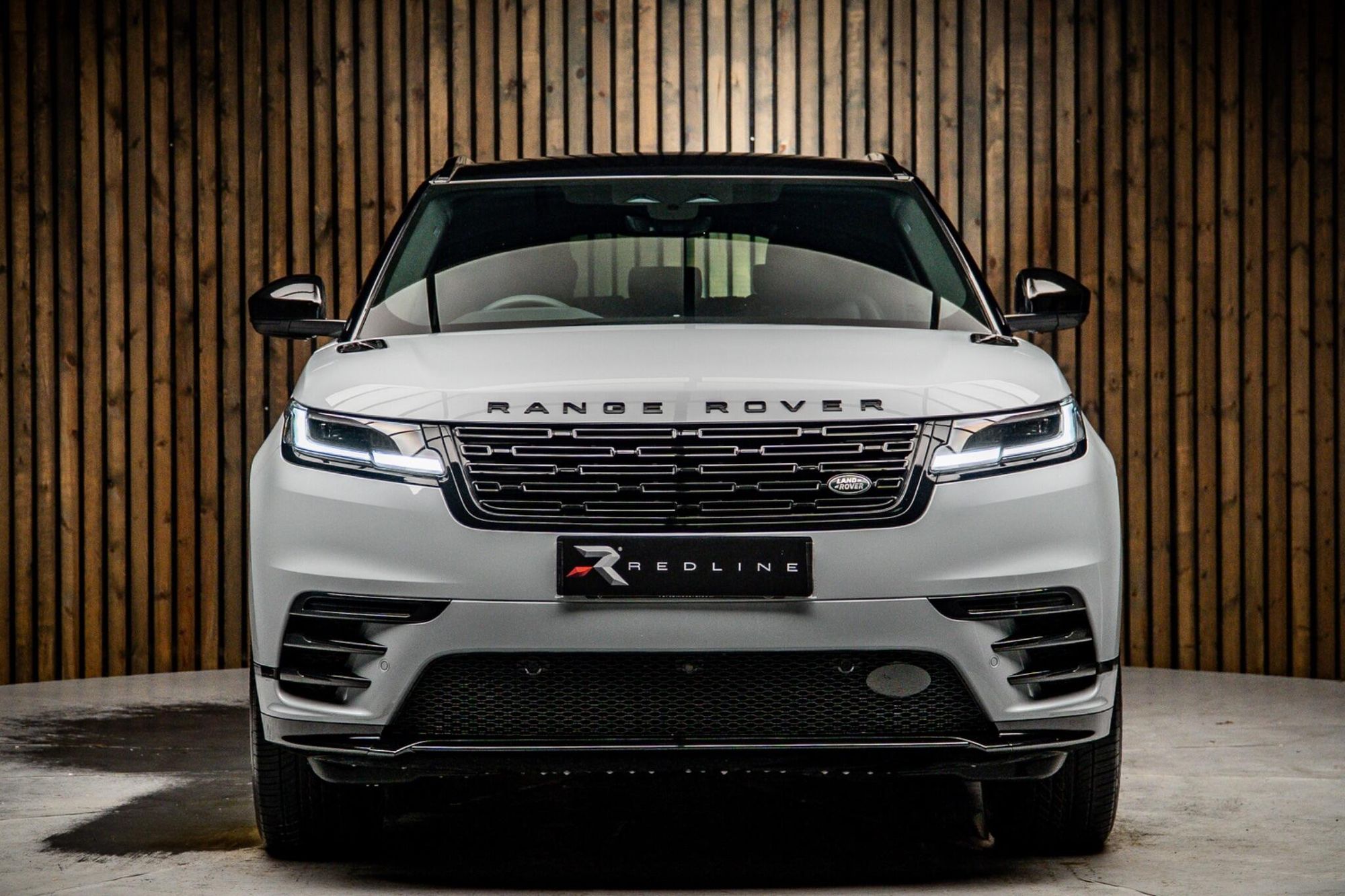 LAND ROVER RANGE ROVER VELAR ESTATE 2.0 P400e Dynamic SE 5dr Auto for sale UK - Slide 5