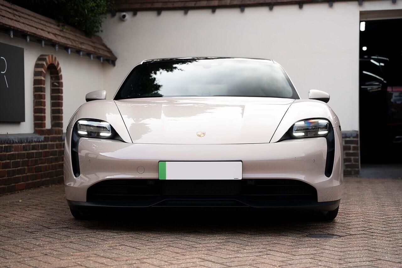 PORSCHE TAYCAN SPORT TURISMO 300kW 79kWh 5dr RWD Auto for sale UK - Slide 2
