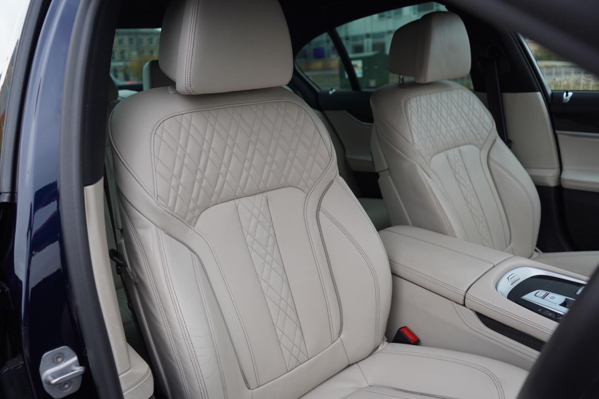 BMW 7 SERIES DIESEL SALOON 740d xDrive M Sport 4dr Auto for sale UK - Slide 3