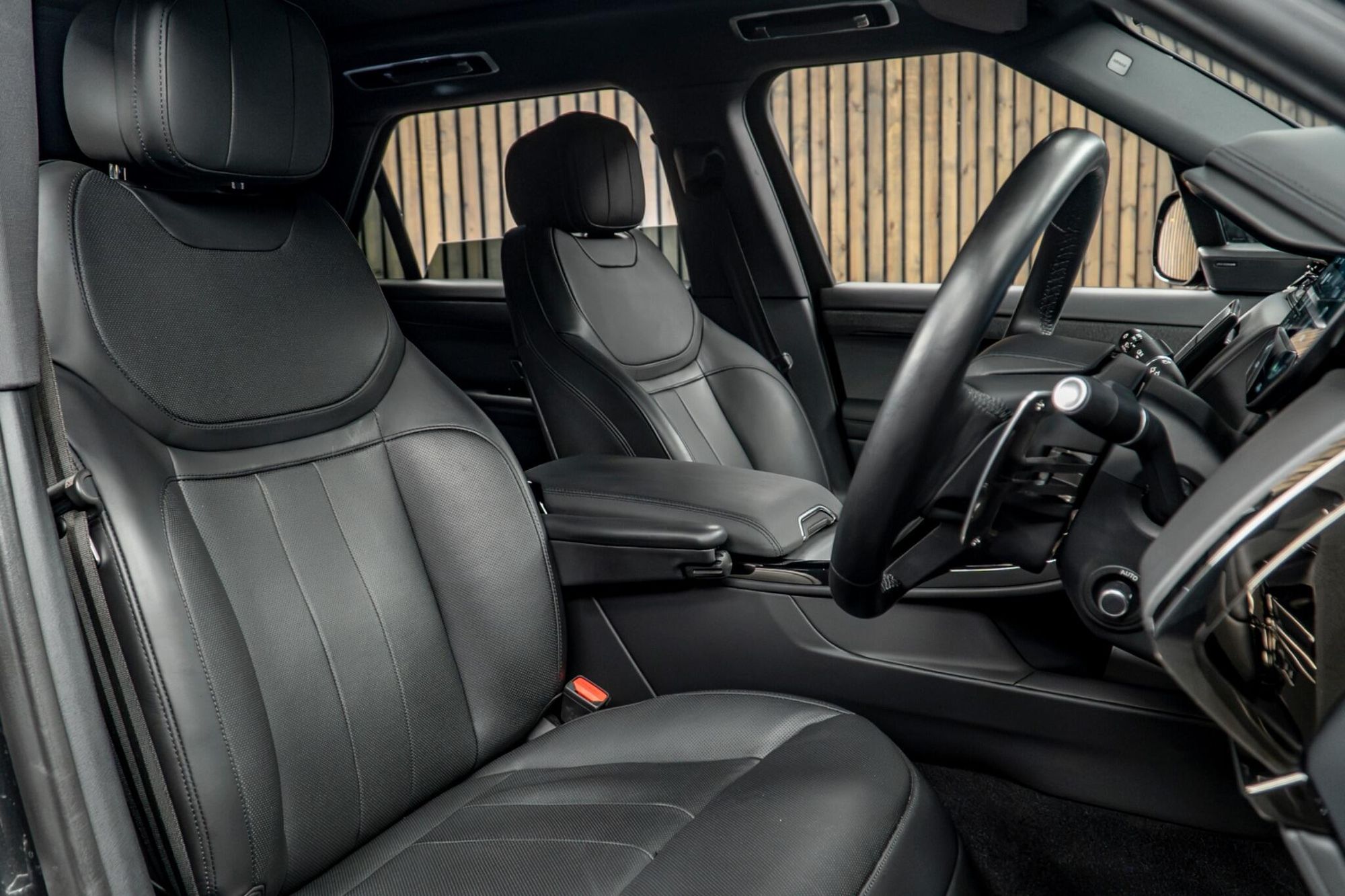 LAND ROVER RANGE ROVER SPORT ESTATE 3.0 P440e Dynamic SE 5dr Auto for sale UK - Slide 2