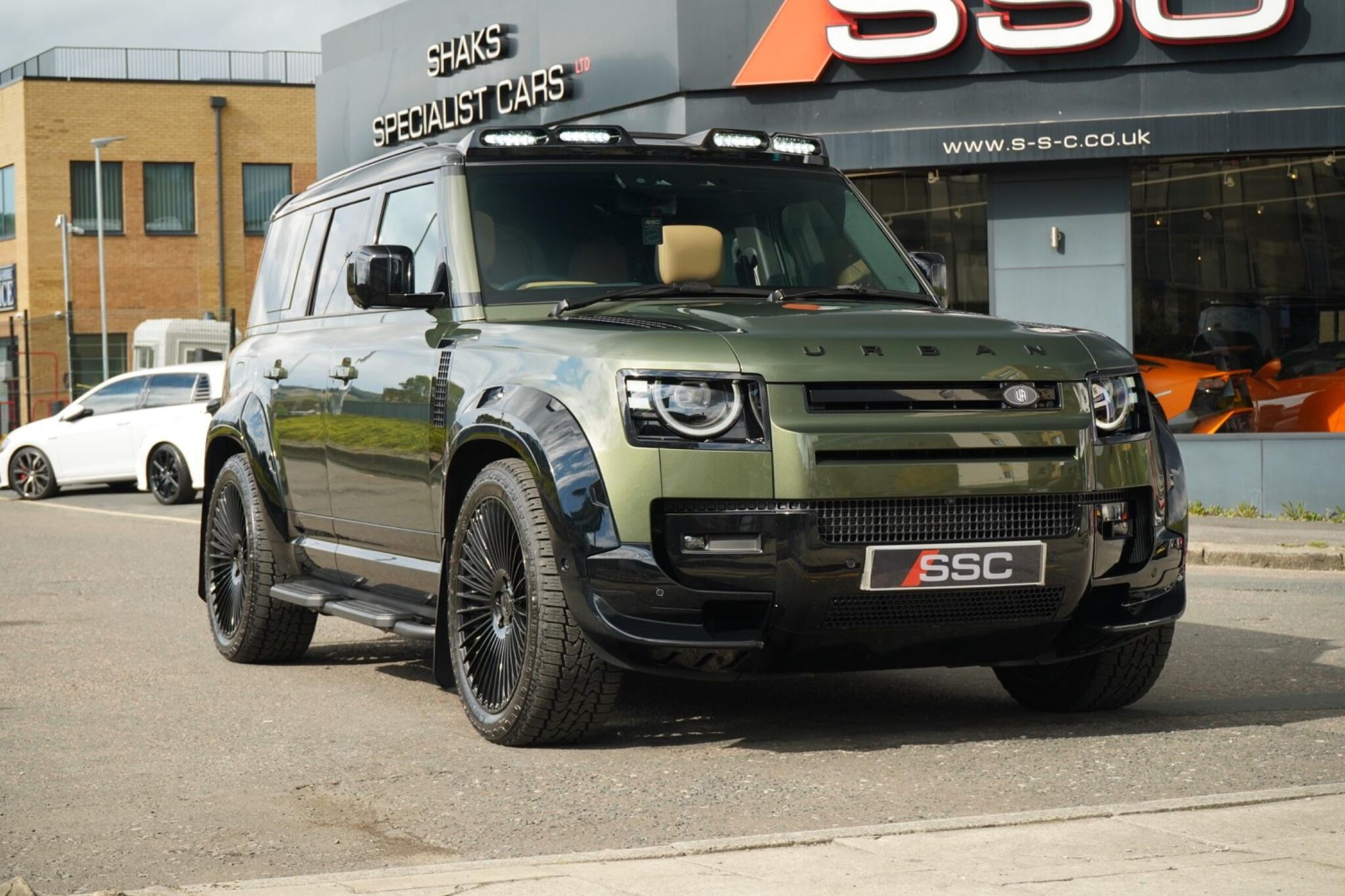 LAND ROVER DEFENDER DIESEL ESTATE 3.0 D350 X-Dynamic HSE 110 5dr Auto for sale UK - Slide 5