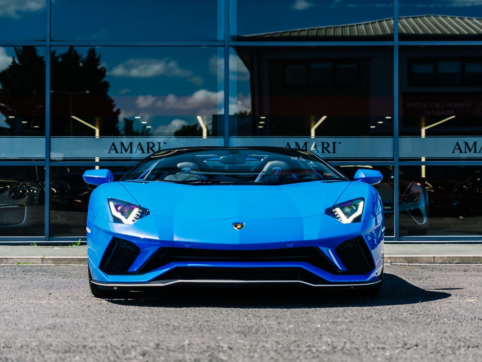 LAMBORGHINI AVENTADOR ROADSTER LP 740-4 S 2dr ISR for sale UK - Slide 6