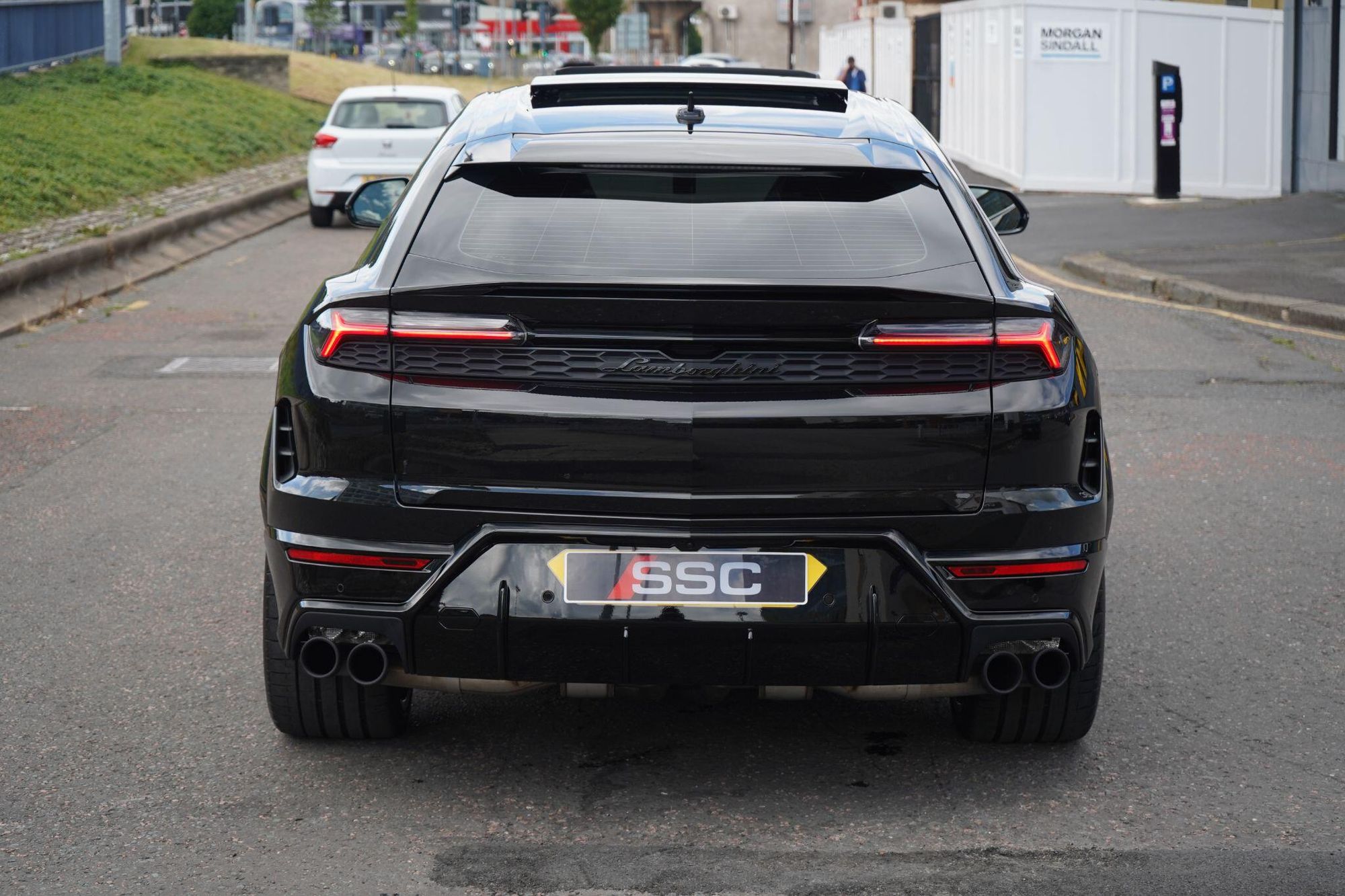 LAMBORGHINI URUS ESTATE 4.0T 25.9kWh Plug-in Hybrid FSI V8 5dr Auto for sale UK - Slide 10