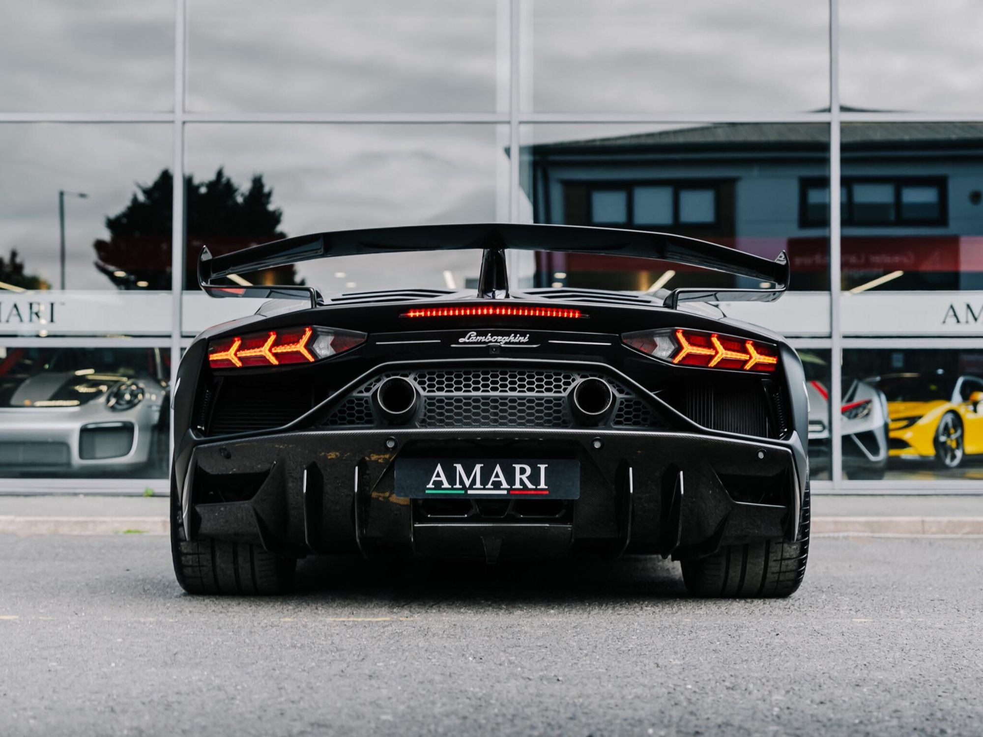 LAMBORGHINI AVENTADOR COUPE SPECIAL EDITION LP 770-4 SVJ 2dr ISR for sale UK - Slide 8