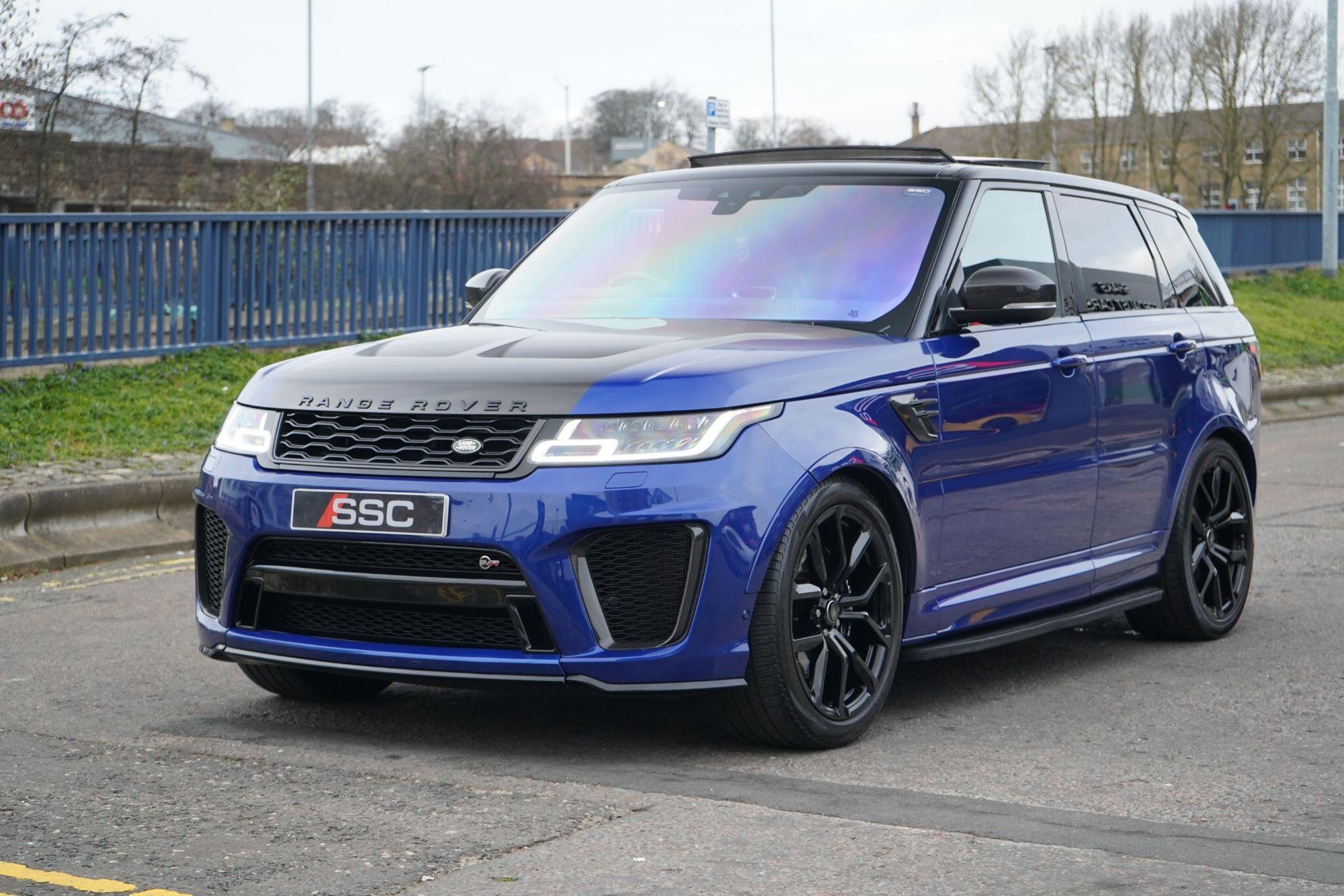 LAND ROVER RANGE ROVER SPORT ESTATE 5.0 V8 S/C 575 SVR 5dr Auto for sale UK - Slide 7