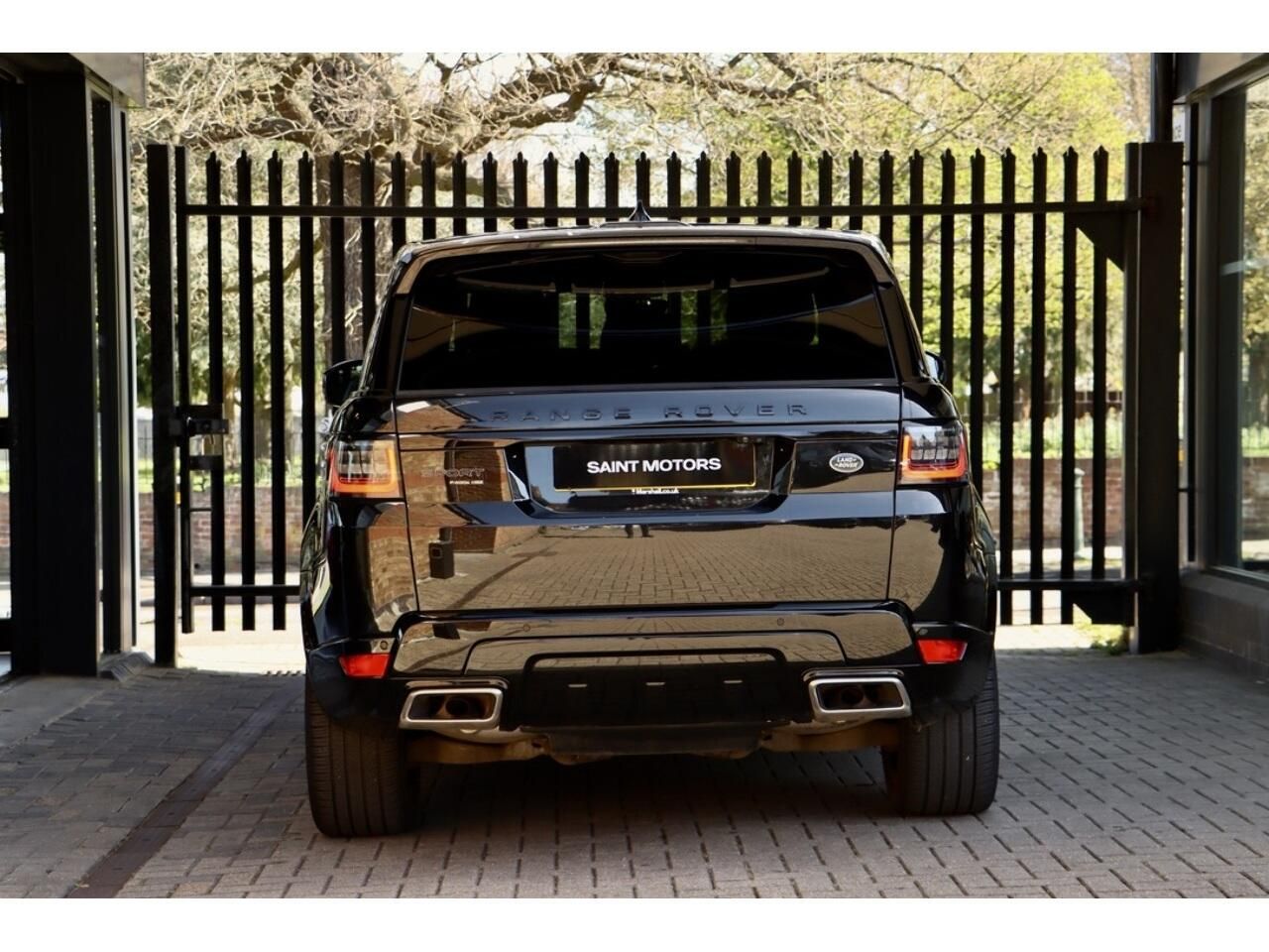 LAND ROVER RANGE ROVER SPORT ESTATE 2.0 P400e HSE Dynamic Black 5dr Auto for sale UK - Slide 9