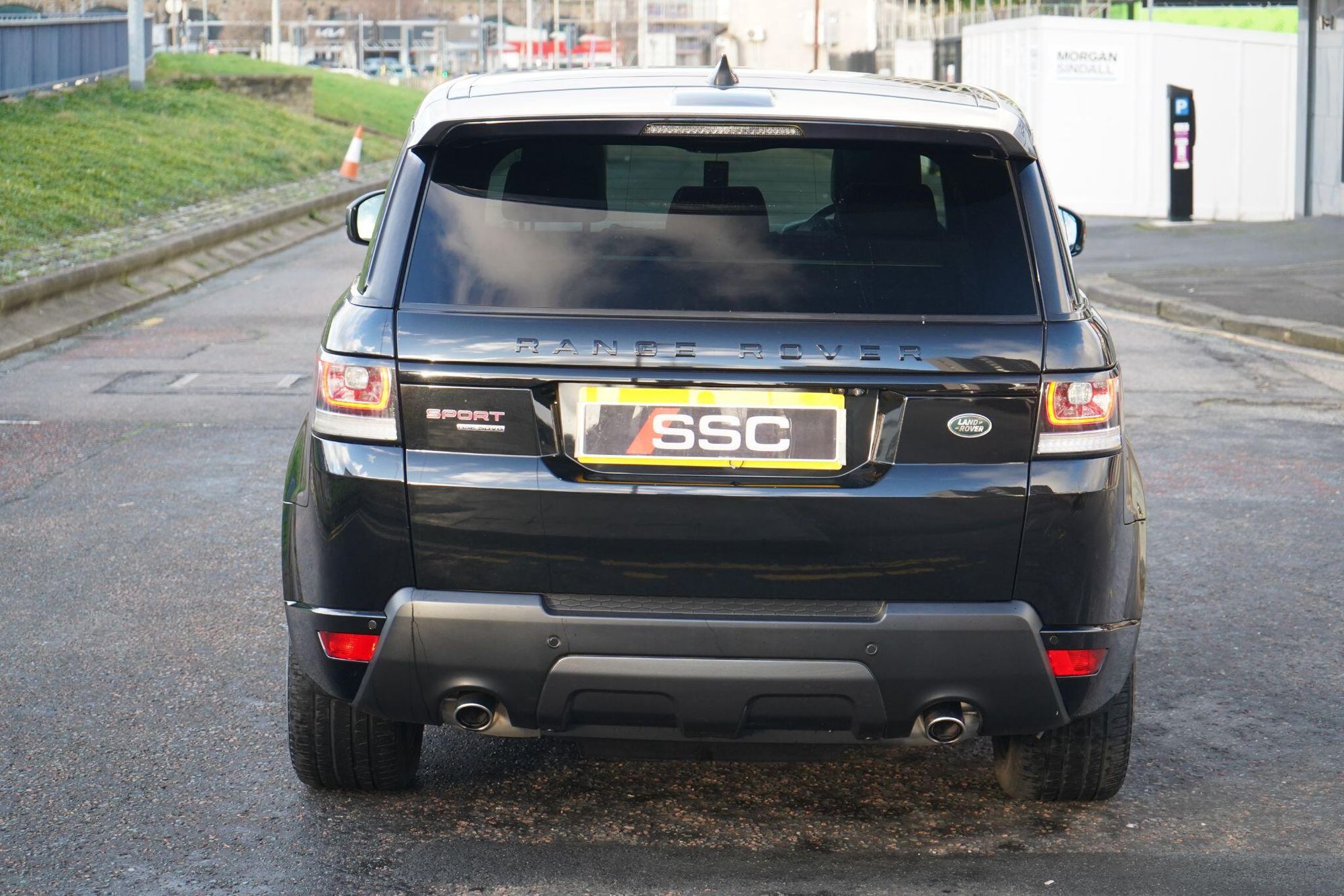 LAND ROVER RANGE ROVER SPORT DIESEL ESTATE 3.0 SDV6 HSE Dynamic 5dr Auto for sale UK - Slide 9