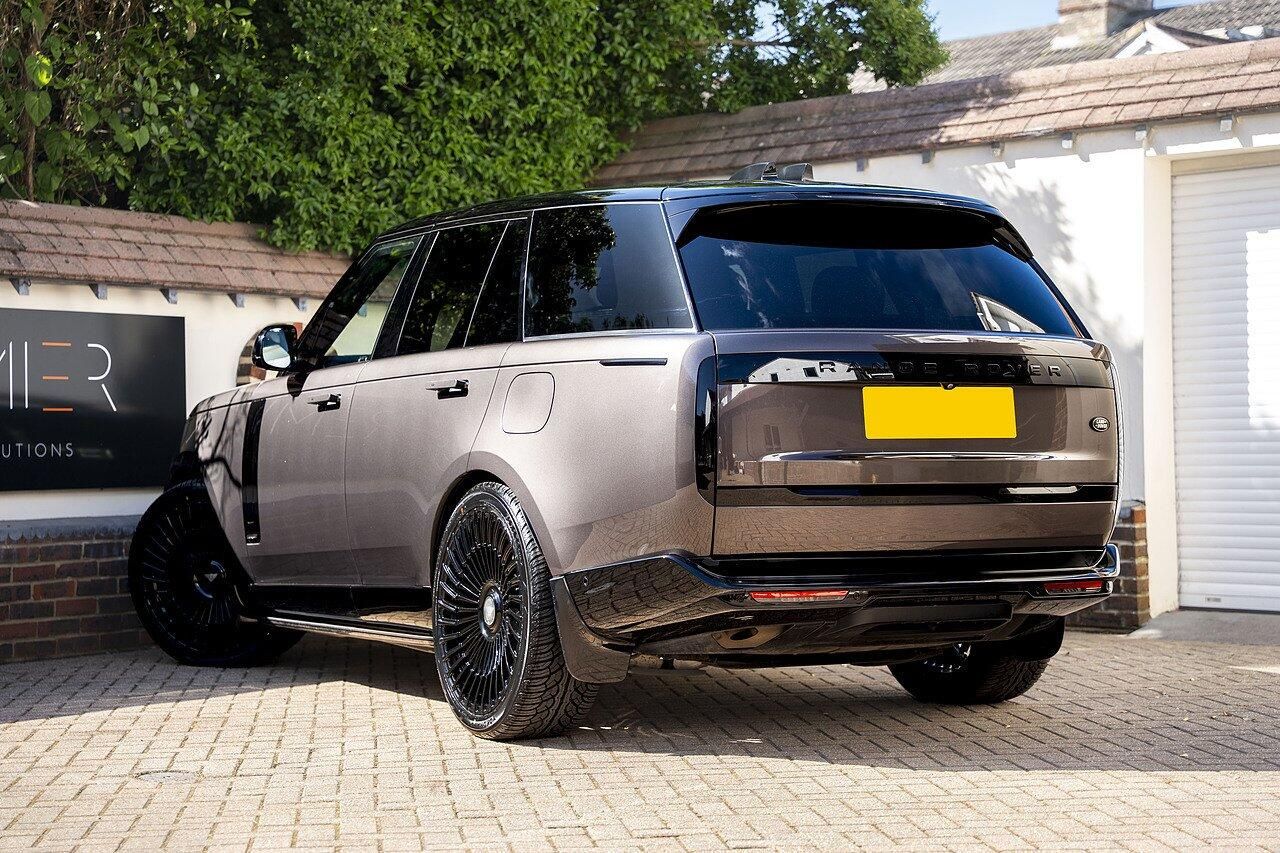LAND ROVER RANGE ROVER ESTATE 3.0 P510e Autobiography 4dr Auto for sale UK - Slide 5