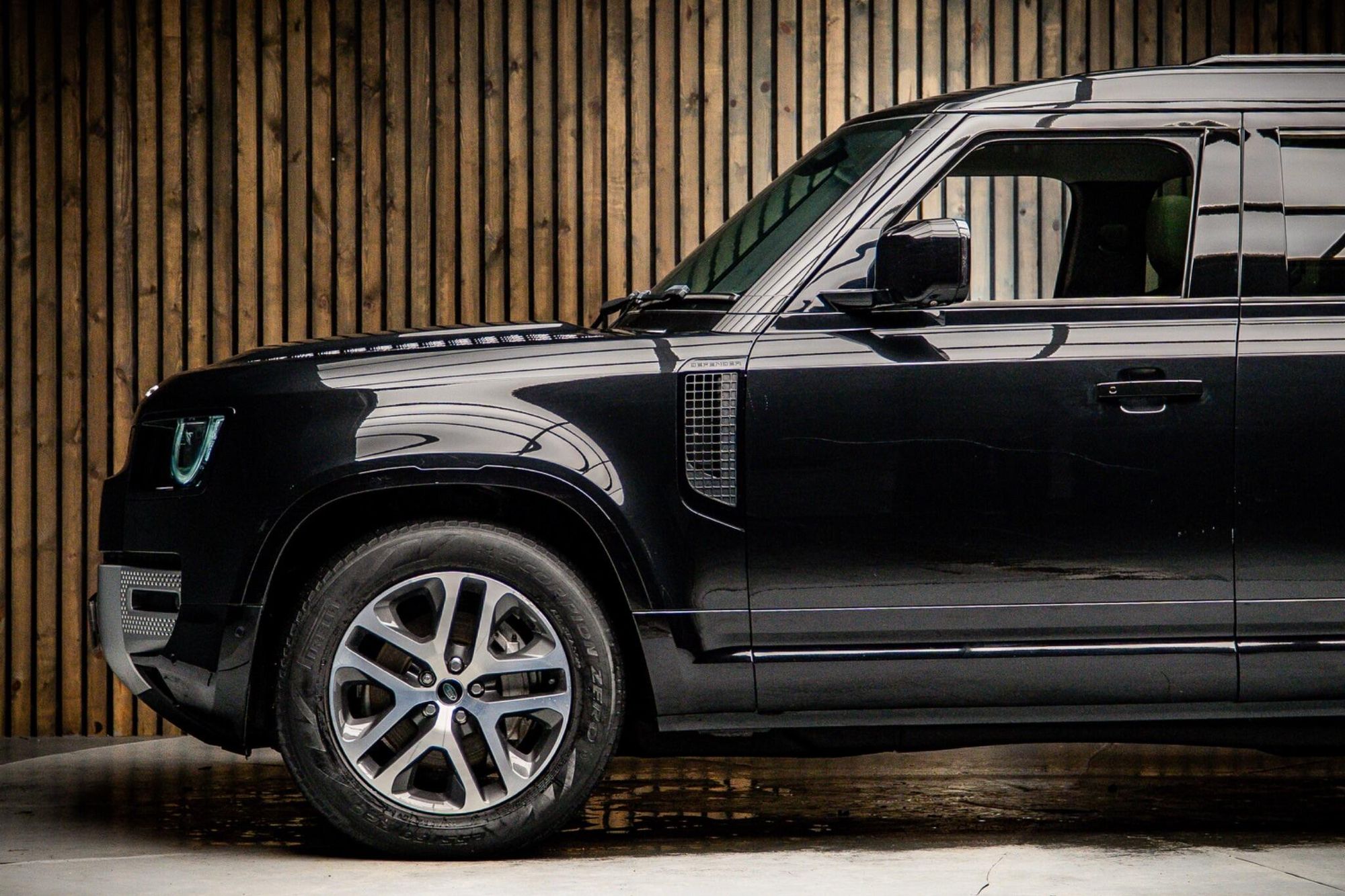 LAND ROVER DEFENDER ESTATE SPECIAL EDITIONS 2.0 P400e XS Edition 110 5dr Auto for sale UK - Slide 9