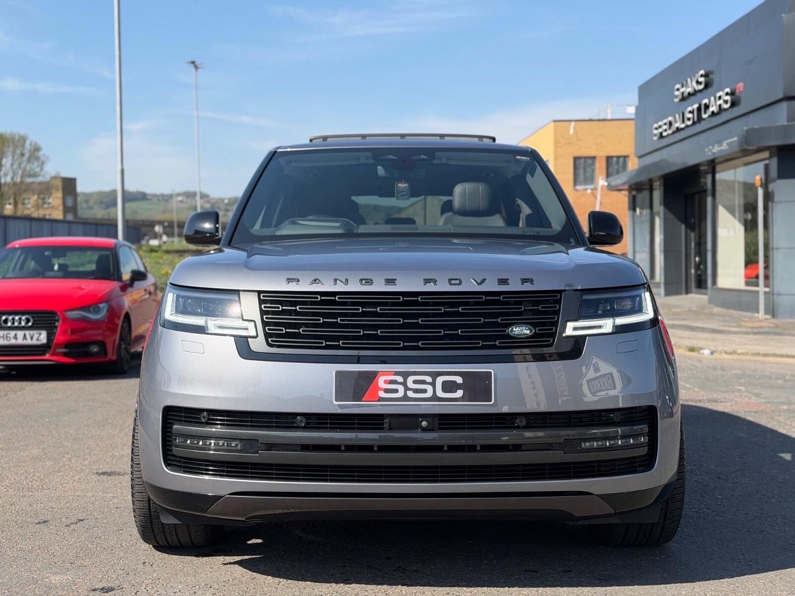 LAND ROVER RANGE ROVER DIESEL ESTATE 3.0 D300 HSE 4dr Auto for sale UK - Slide 5