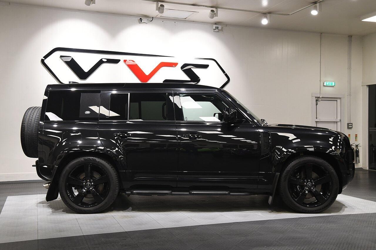 LAND ROVER DEFENDER ESTATE 5.0 P525 V8 110 5dr Auto for sale UK - Slide 2