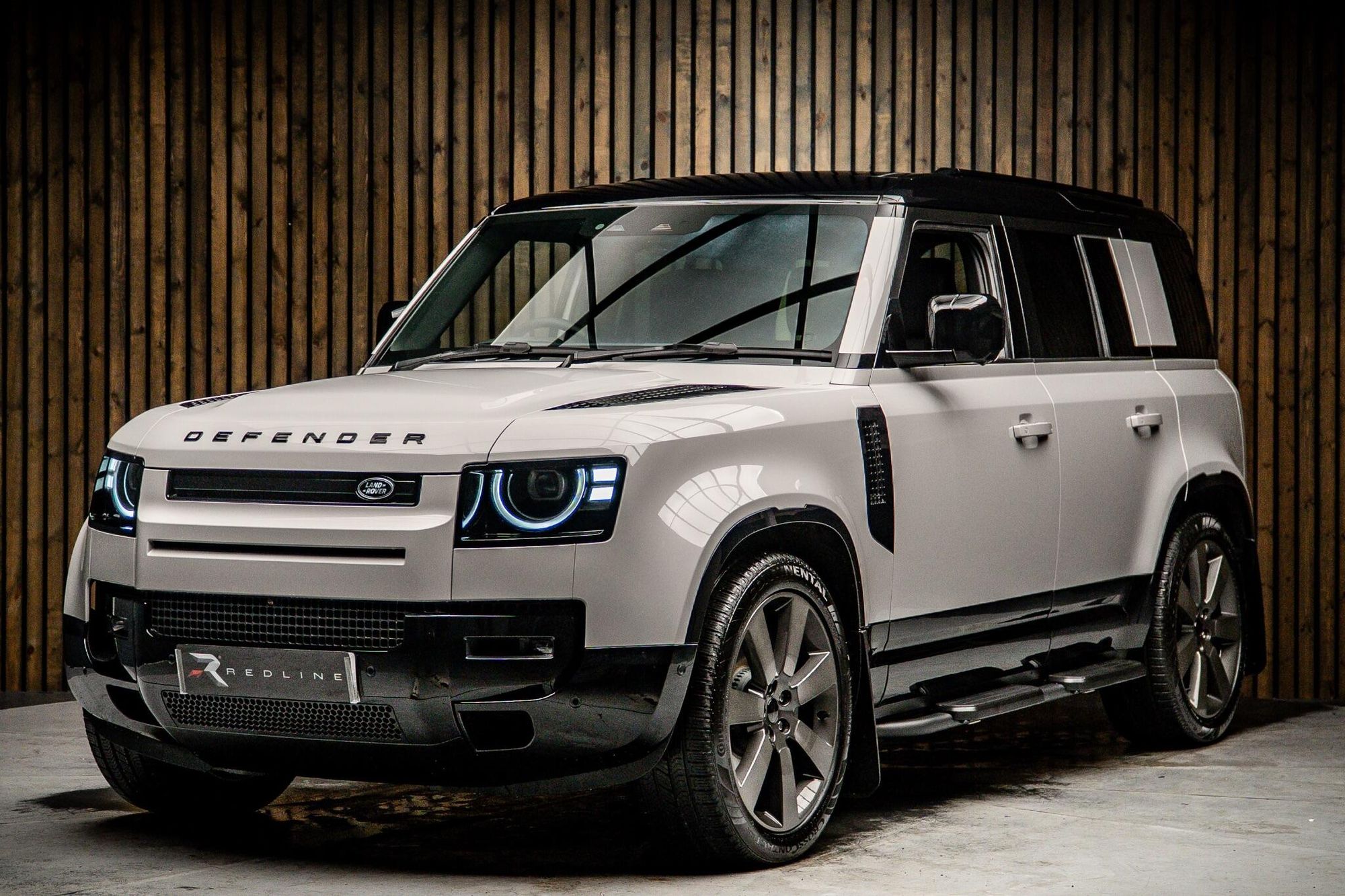 LAND ROVER DEFENDER DIESEL ESTATE 3.0 D350 X-Dynamic HSE 110 5dr Auto for sale UK - Slide 8