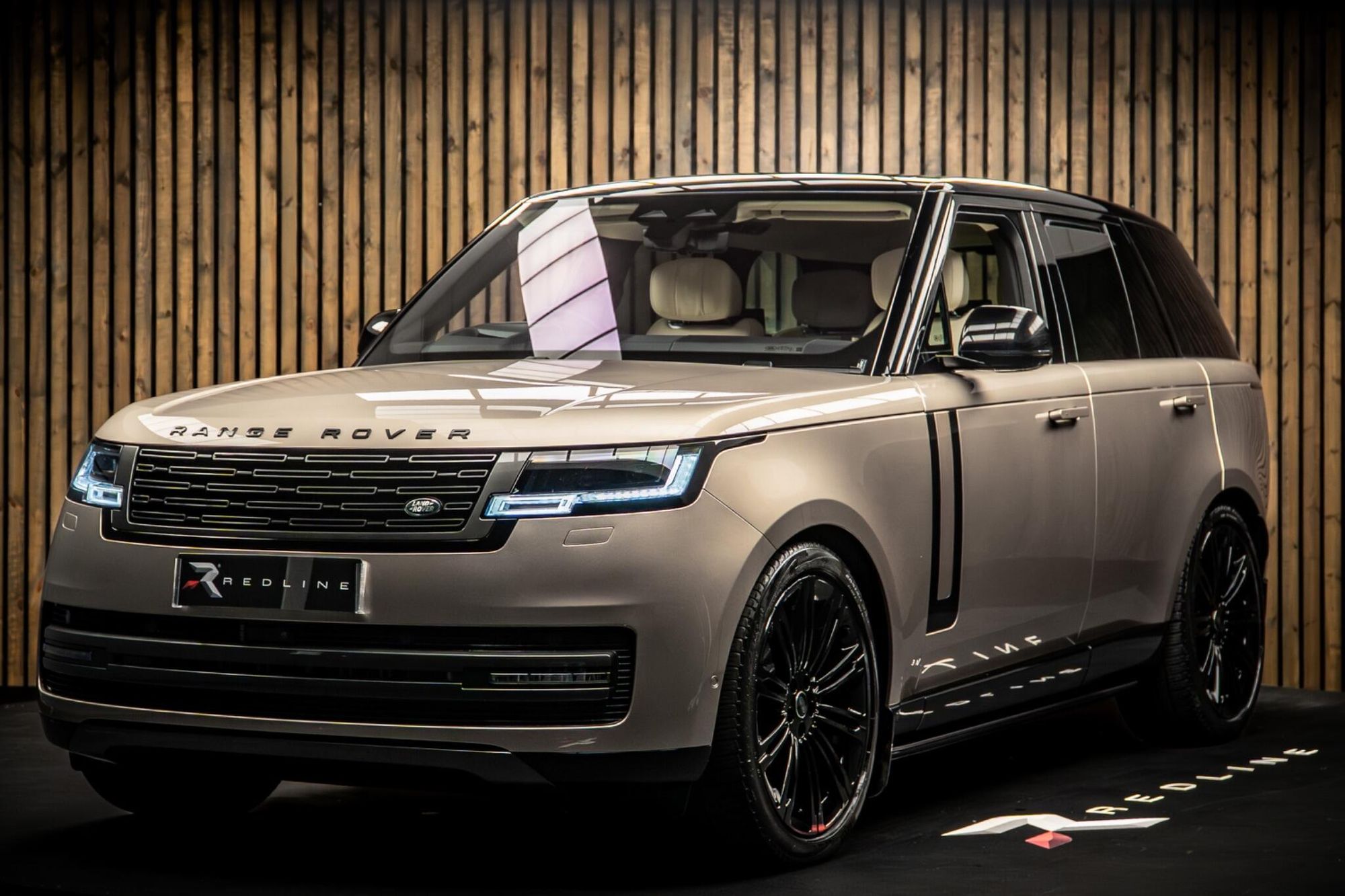 LAND ROVER RANGE ROVER DIESEL ESTATE 3.0 D350 First Edition 4dr Auto for sale UK - Slide 8