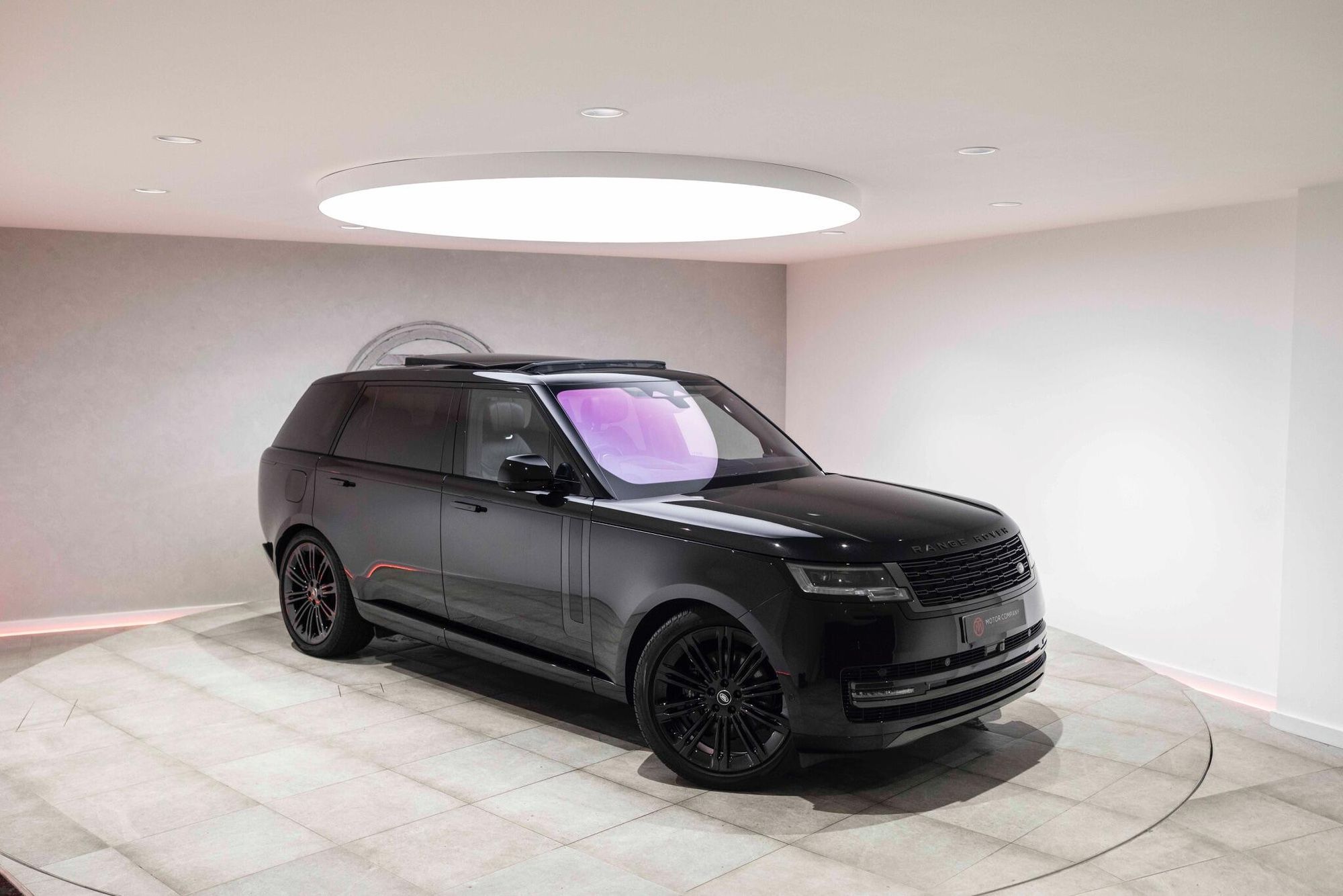 LAND ROVER RANGE ROVER DIESEL ESTATE 3.0 D350 First Edition LWB 4dr Auto for sale UK - Slide 6