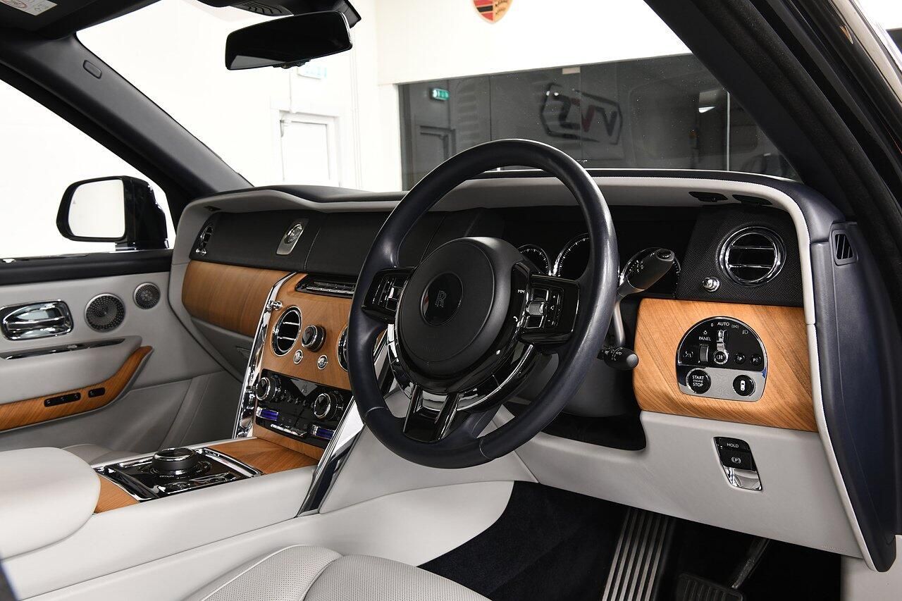 ROLLS-ROYCE CULLINAN ESTATE 5dr Auto for sale UK - Slide 4