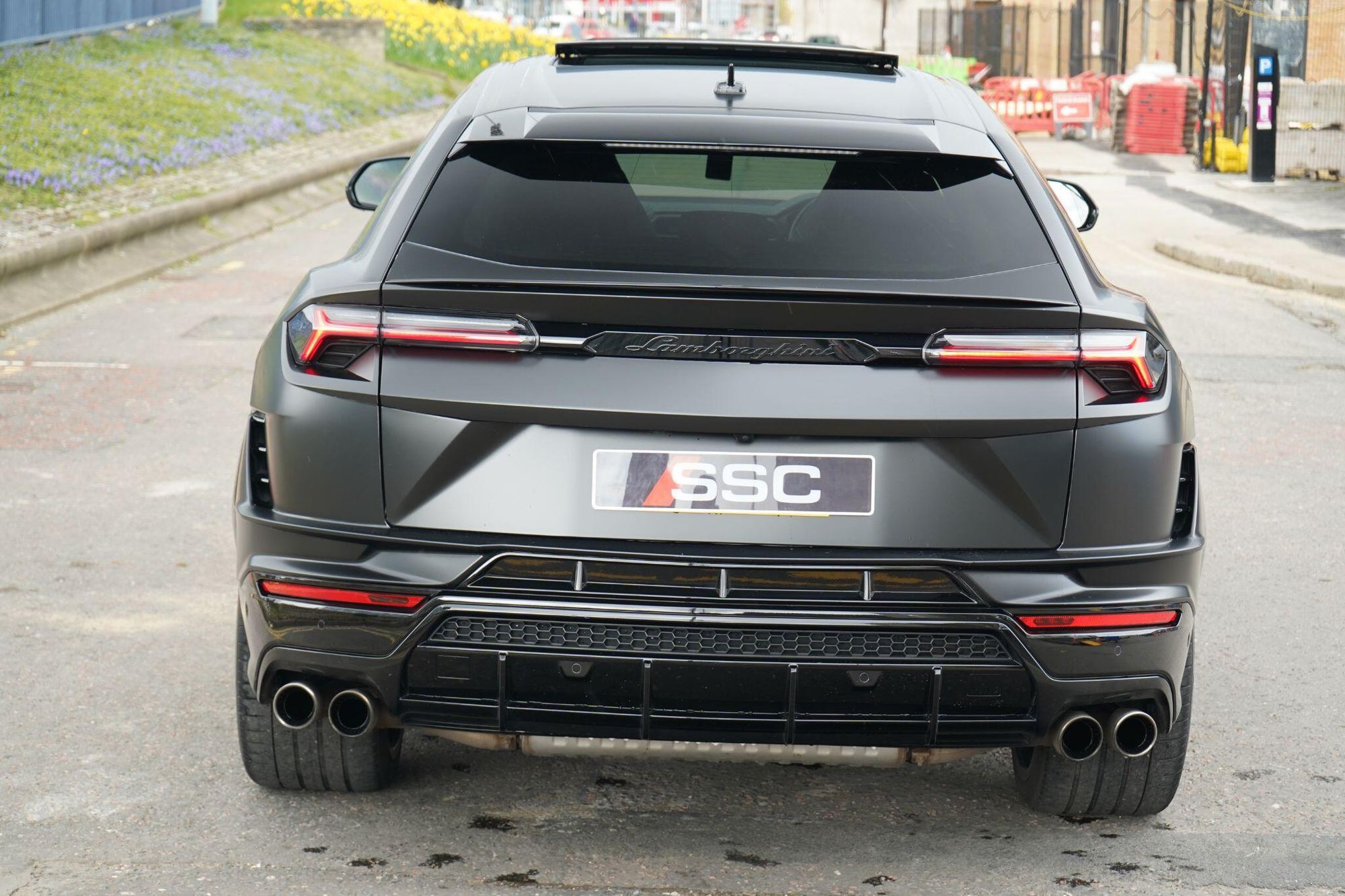 LAMBORGHINI URUS ESTATE 4.0T FSI V8 S 5dr Auto for sale UK - Slide 9