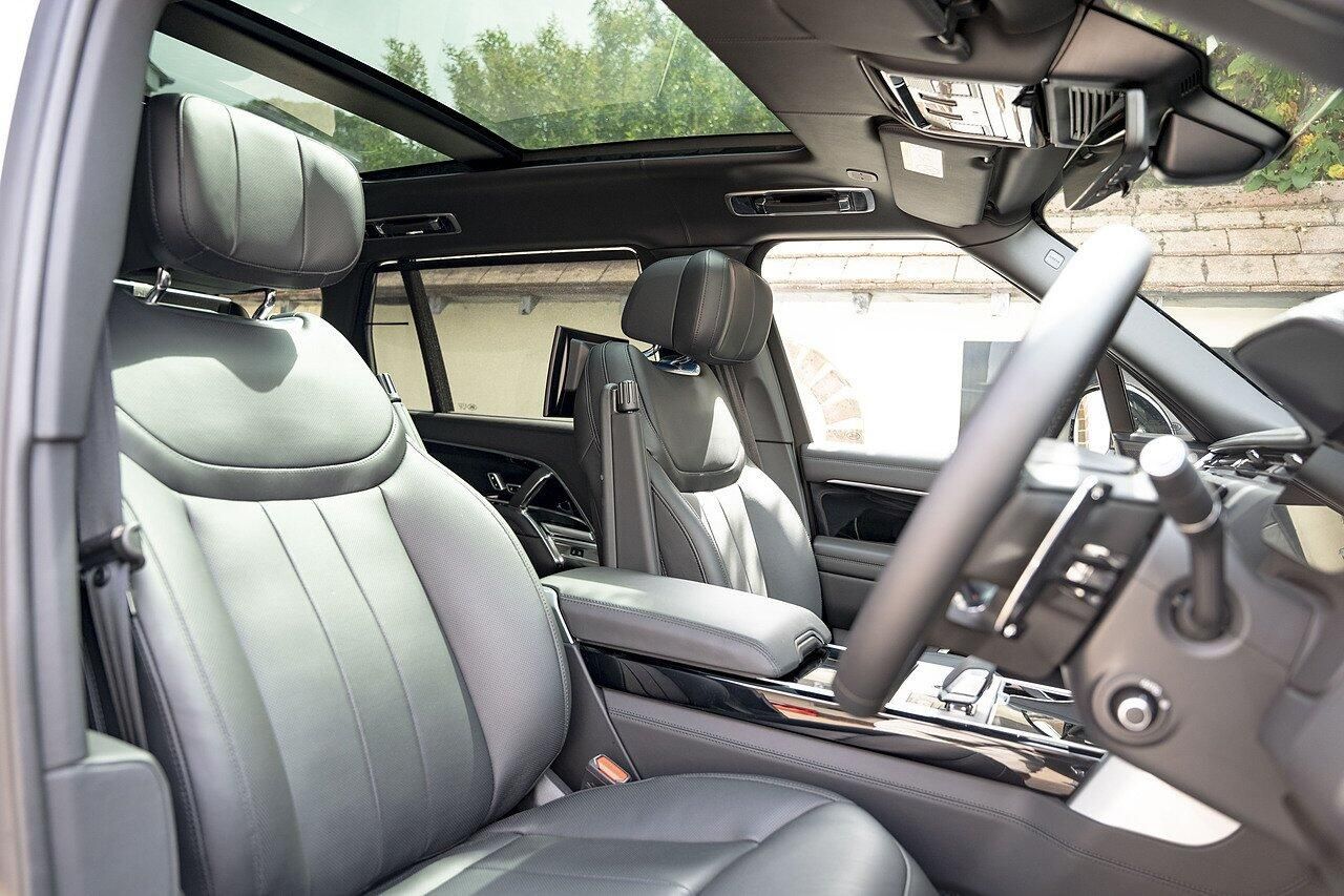 LAND ROVER RANGE ROVER DIESEL ESTATE 3.0 D350 Autobiography LWB 4dr Auto for sale UK - Slide 8