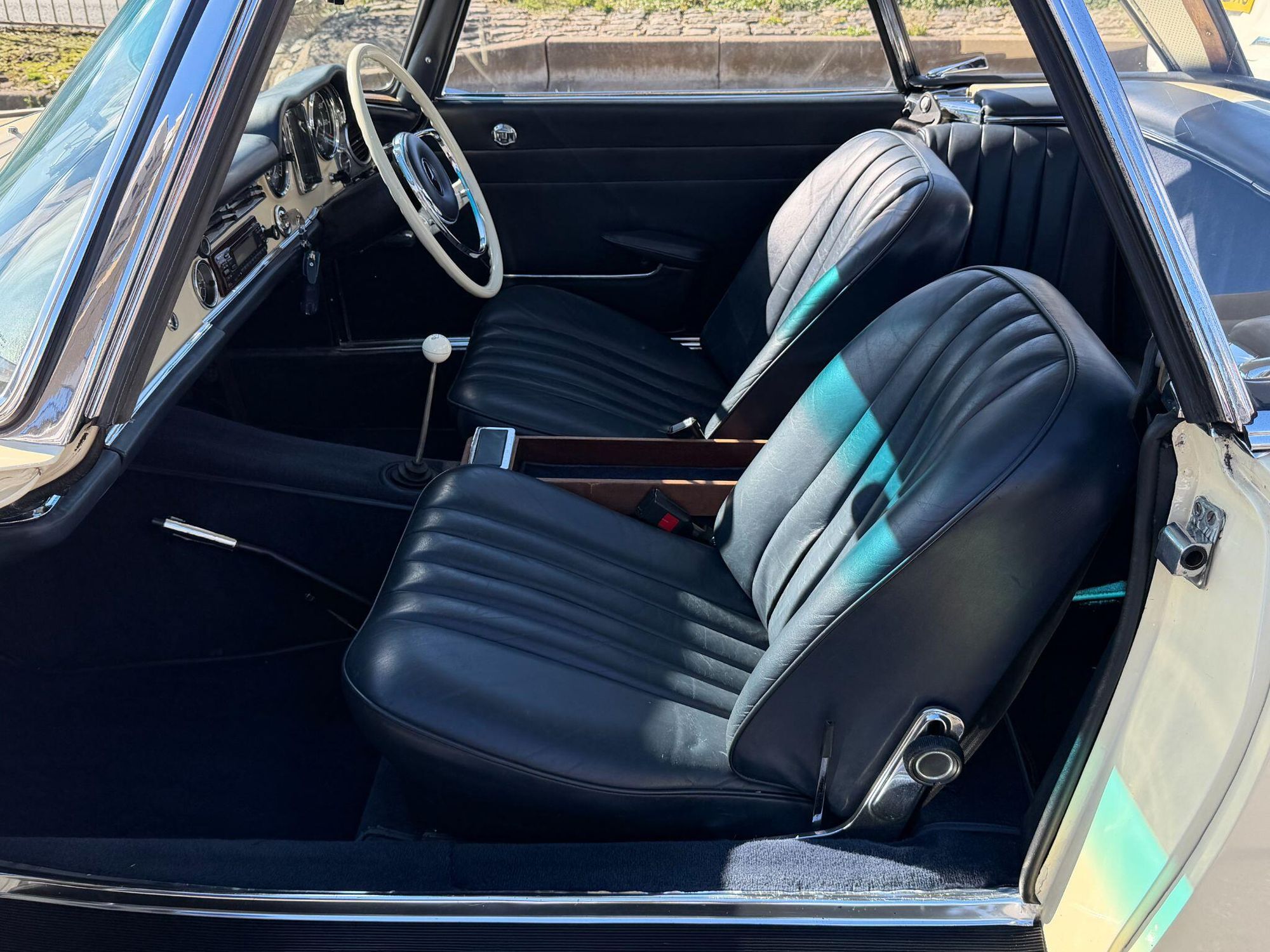 MERCEDES-BENZ SL SERIES CONVERTIBLE SL500 2dr Auto for sale UK - Slide 3