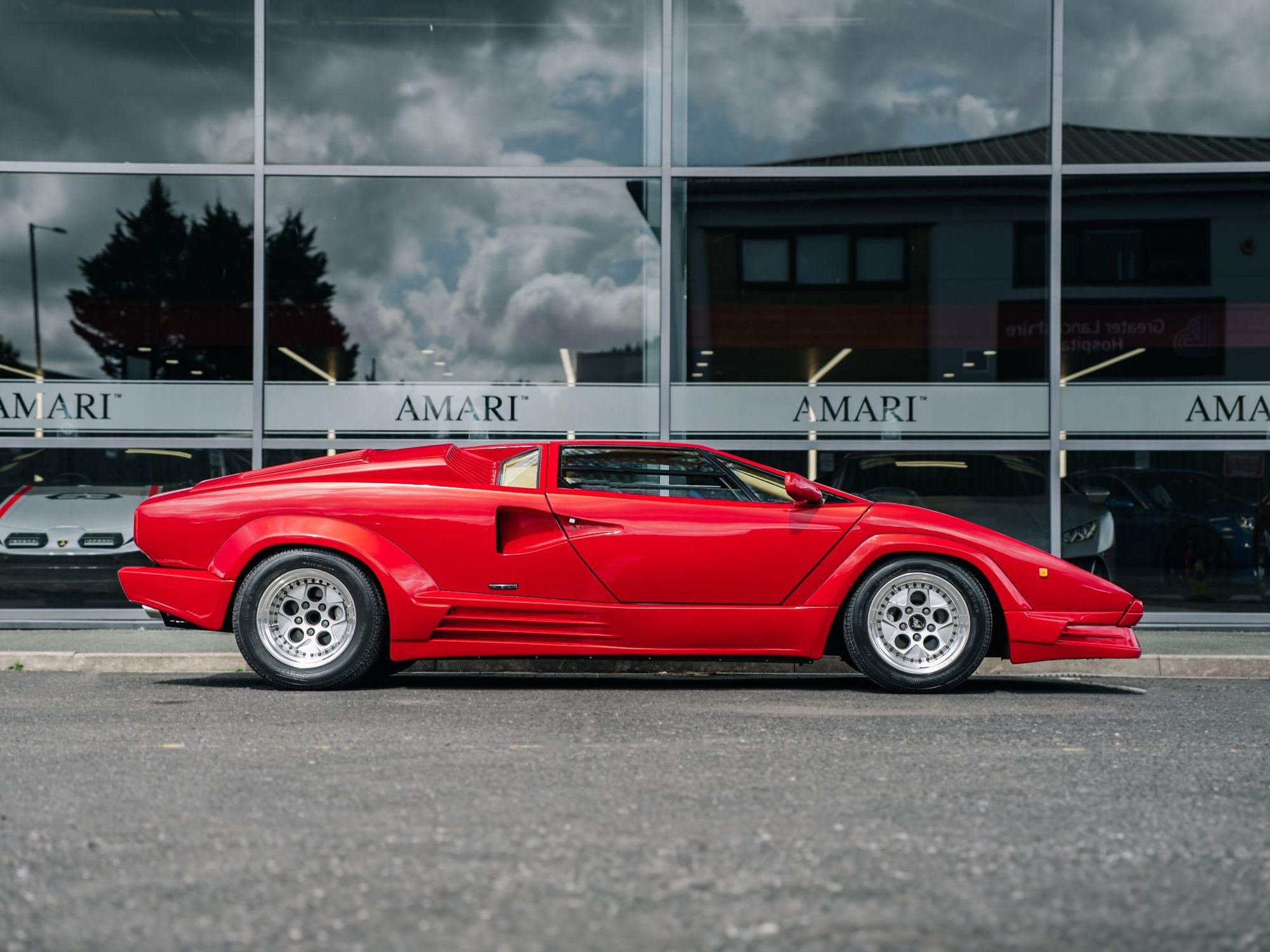 LAMBORGHINI COUNTACH COUPE 5.2 Anniversary 2dr for sale UK - Slide 5