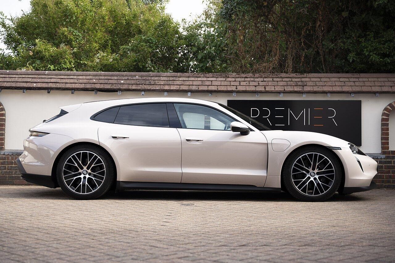 PORSCHE TAYCAN SPORT TURISMO 300kW 79kWh 5dr RWD Auto for sale UK - Slide 3