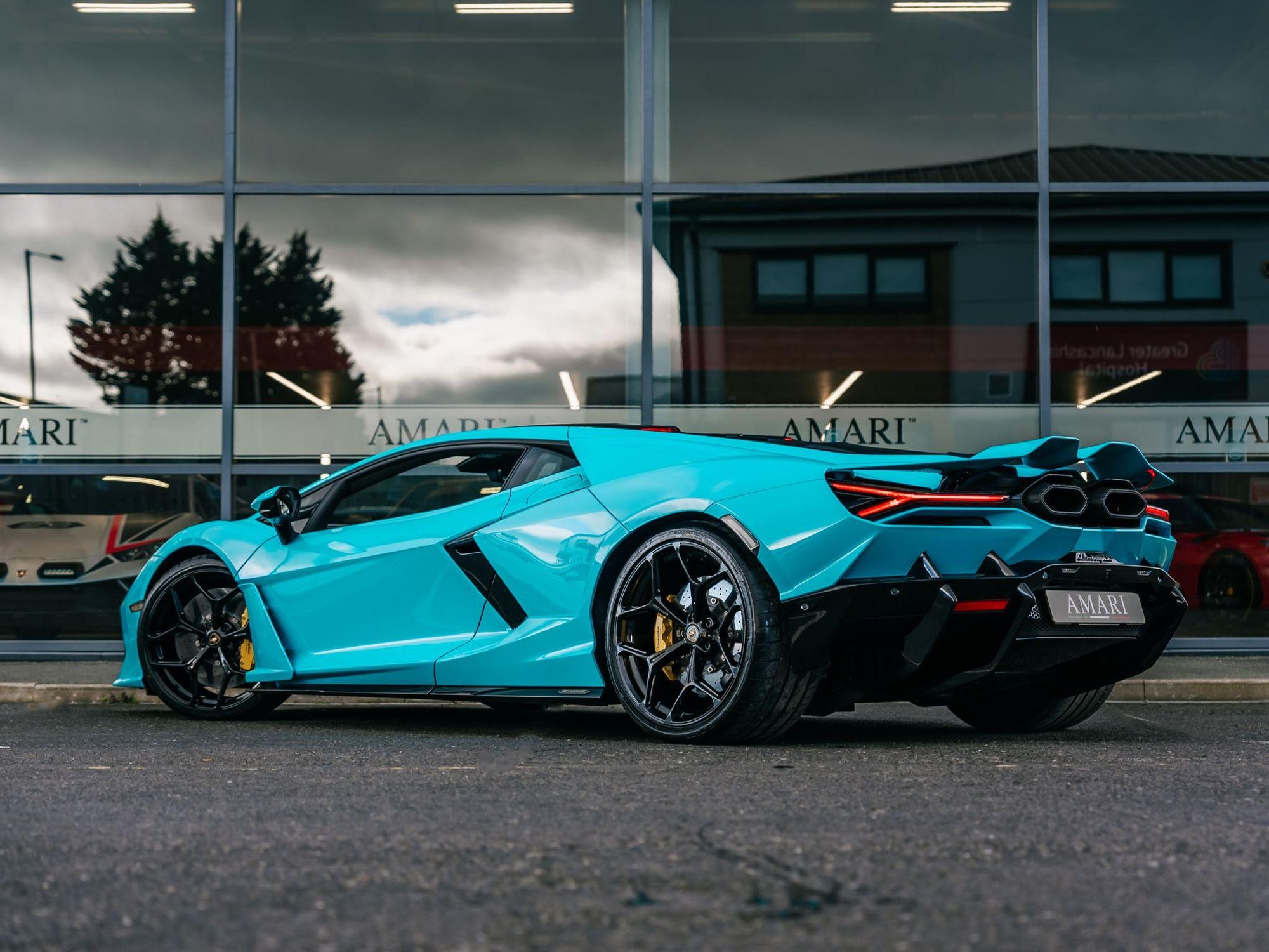 LAMBORGHINI REVUELTO COUPE 6.5 V12 1015 PHEV 2dr DCT for sale UK - Slide 5