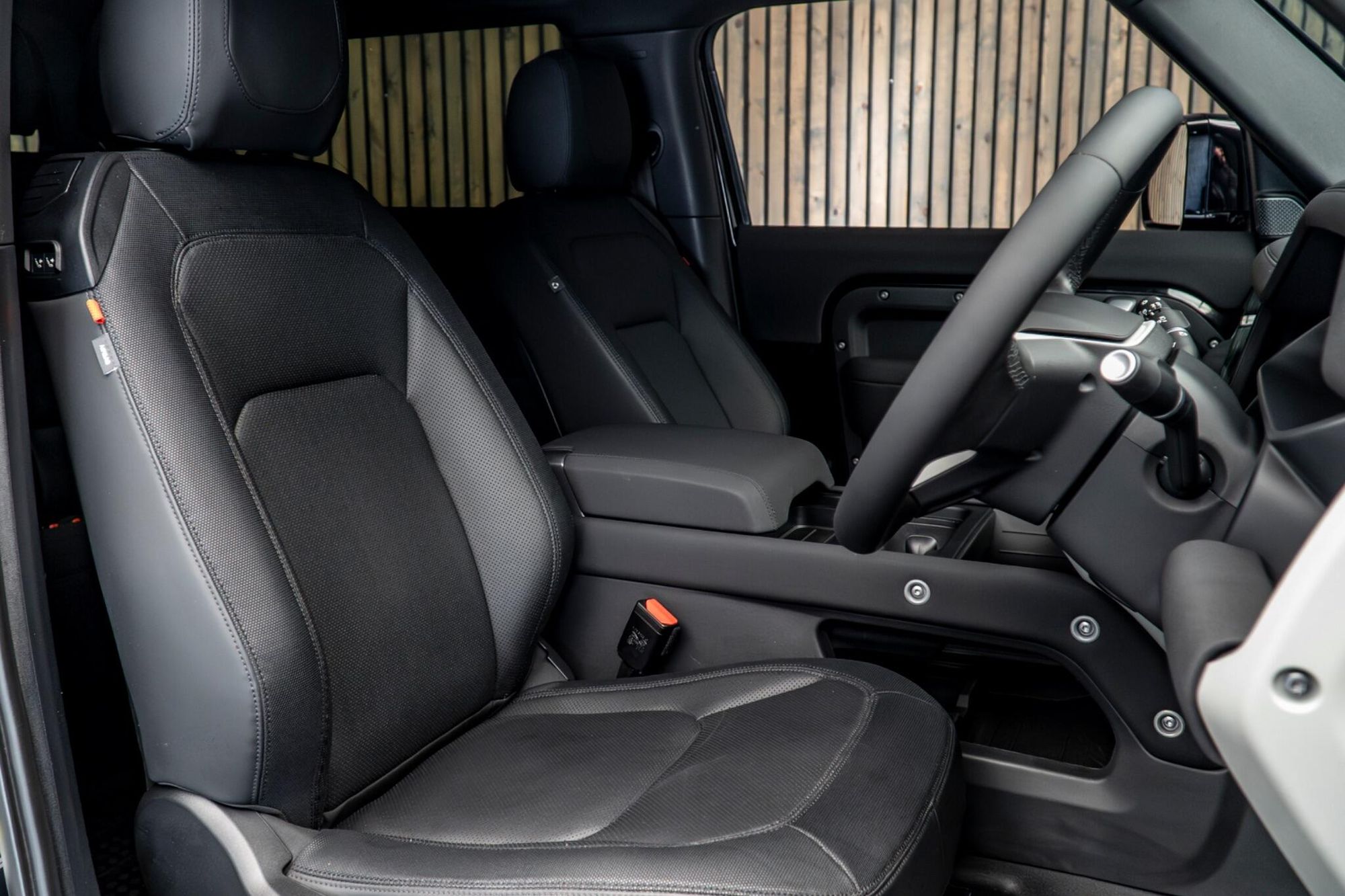 LAND ROVER DEFENDER DIESEL ESTATE 3.0 D250 X-Dynamic SE 90 3dr Auto for sale UK - Slide 2