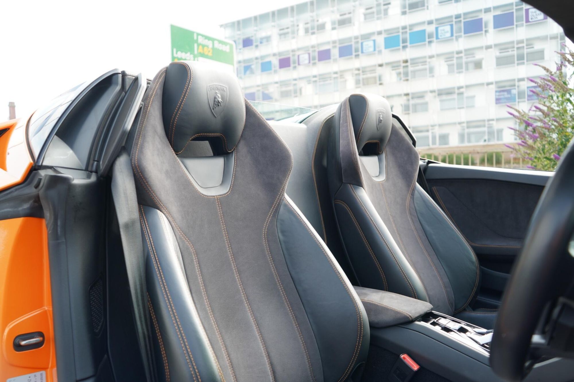 LAMBORGHINI HURACAN SPYDER LP 610-4 2dr LDF for sale UK - Slide 3