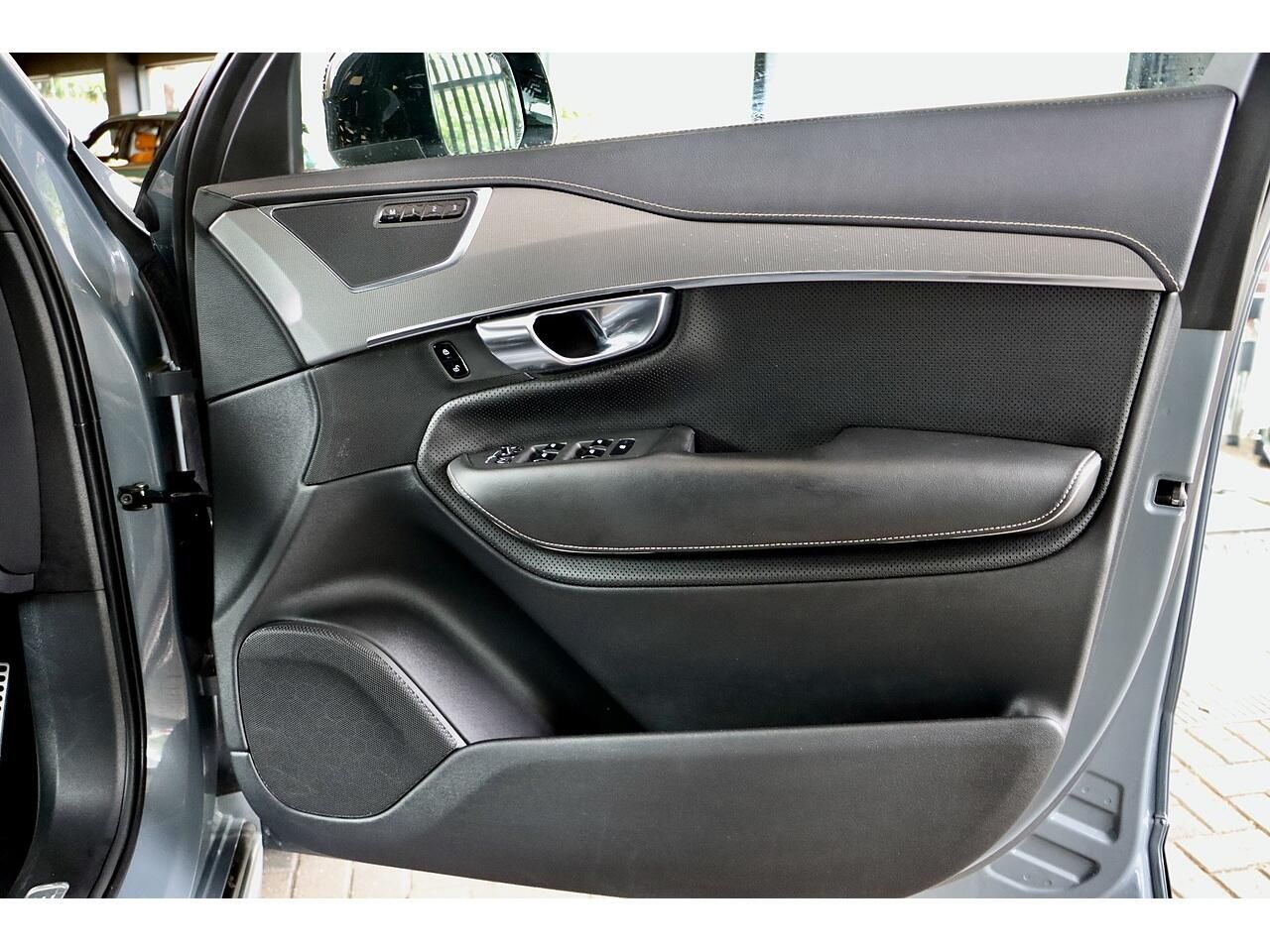 VOLVO XC90 ESTATE 2.0 B6P [300] R DESIGN 5dr AWD Geartronic for sale UK - Slide 10