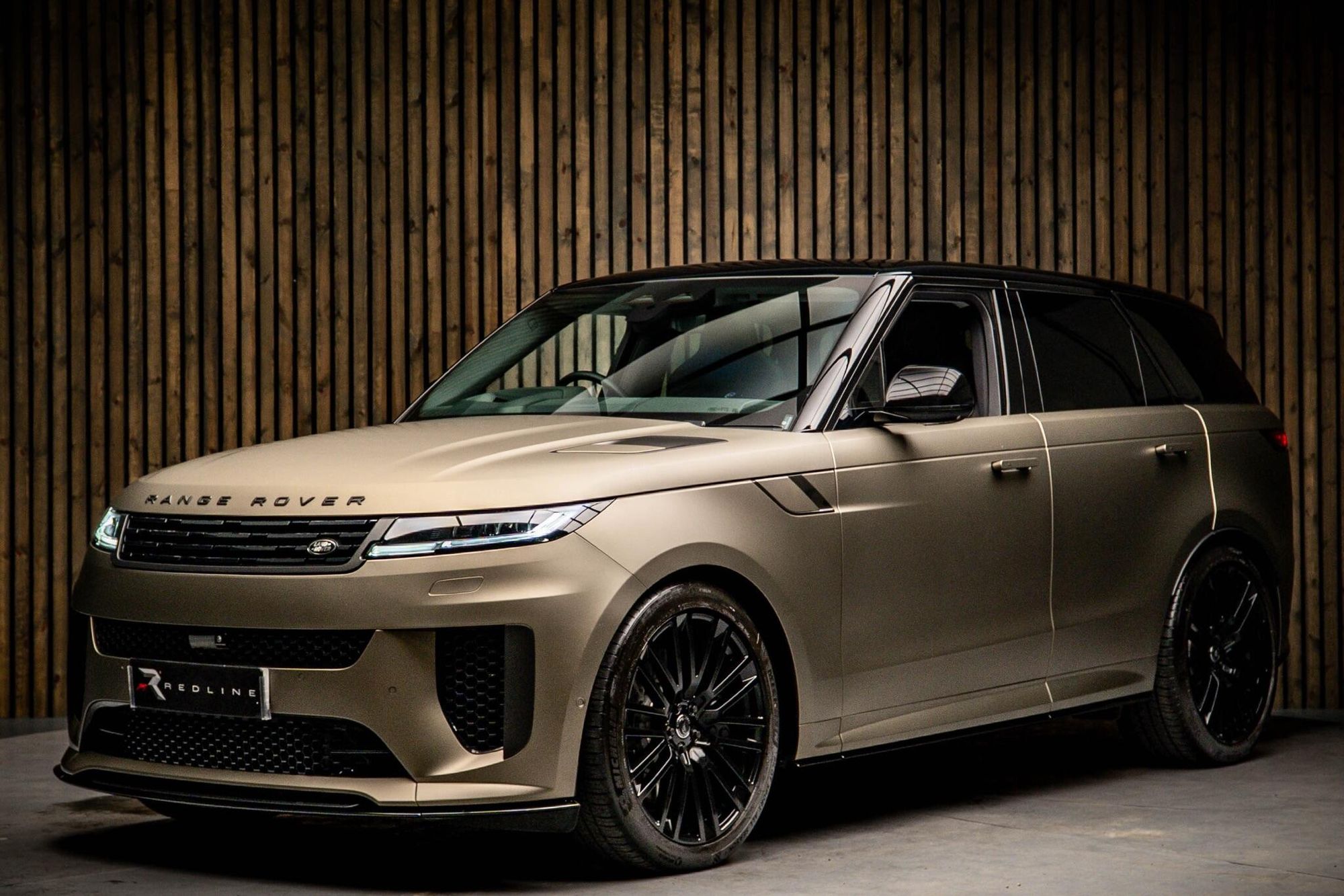 LAND ROVER RANGE ROVER SPORT ESTATE SPECIAL EDITIONS 4.4 P635 V8 SV Edition One 5dr Auto [Gloss] for sale UK - Slide 8