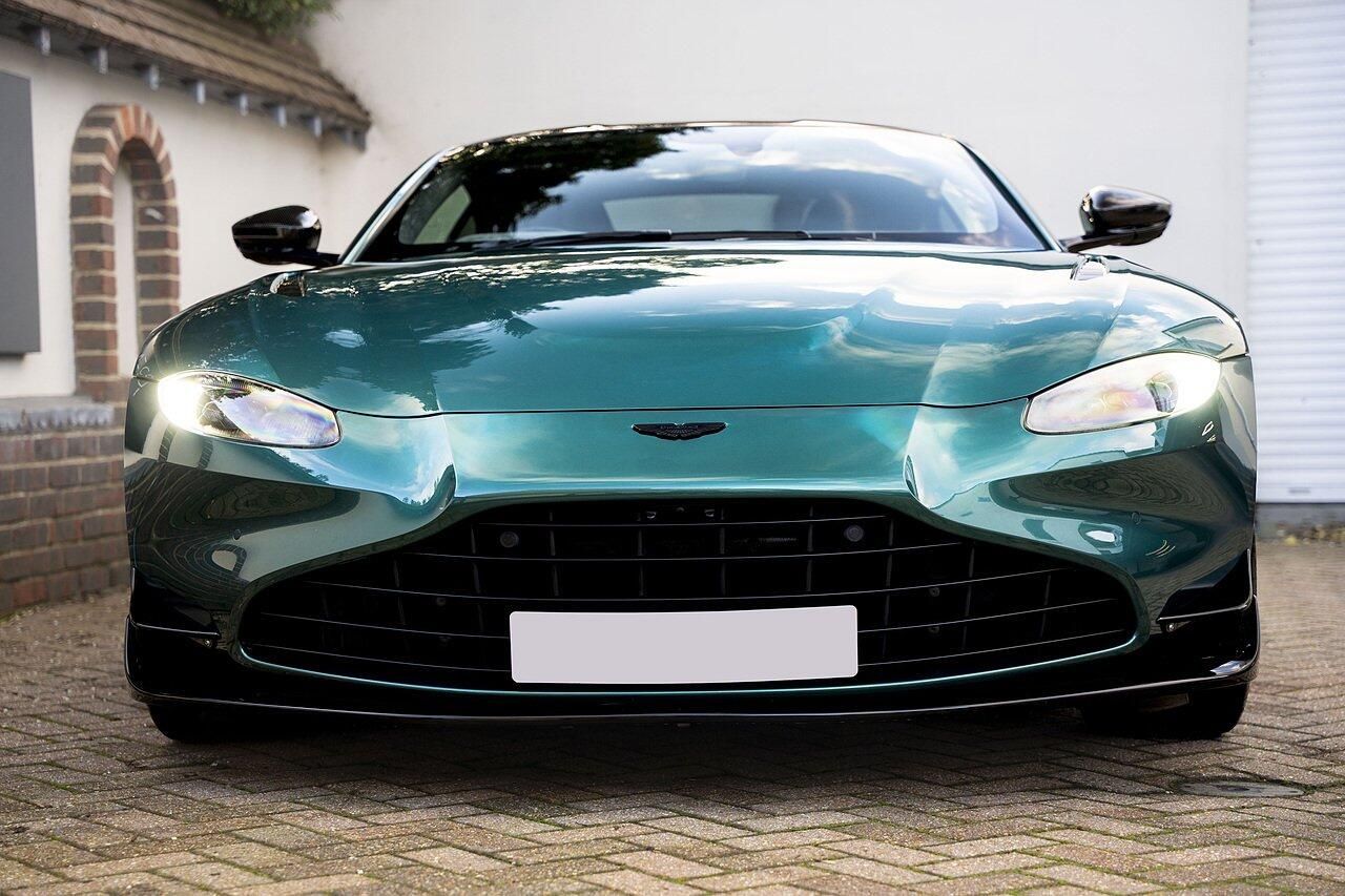 ASTON MARTIN VANTAGE V8 COUPE SPECIAL EDITIONS F1 Edition 2dr ZF 8 Speed Auto for sale UK - Slide 2