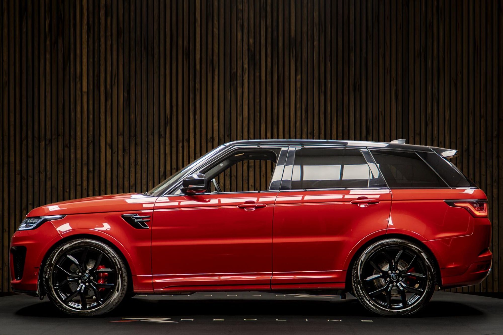 LAND ROVER RANGE ROVER SPORT ESTATE 5.0 P575 S/C SVR 5dr Auto for sale UK - Slide 6