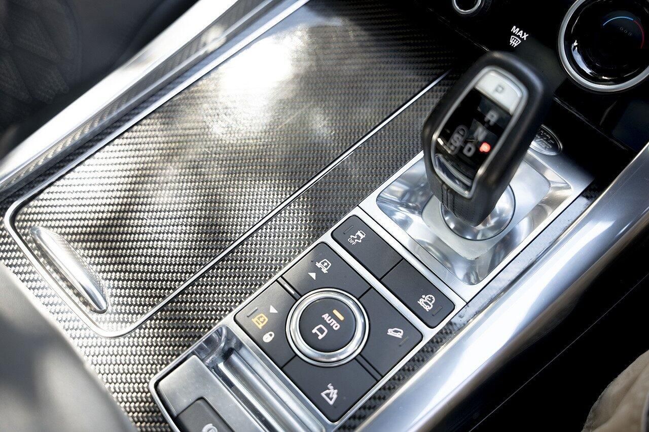 LAND ROVER RANGE ROVER SPORT ESTATE 5.0 P575 S/C SVR 5dr Auto for sale UK - Slide 10