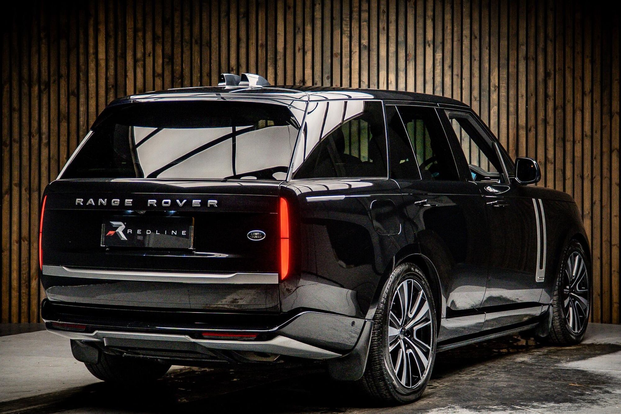 LAND ROVER RANGE ROVER ESTATE 3.0 P440e Autobiography 4dr Auto for sale UK - Slide 4