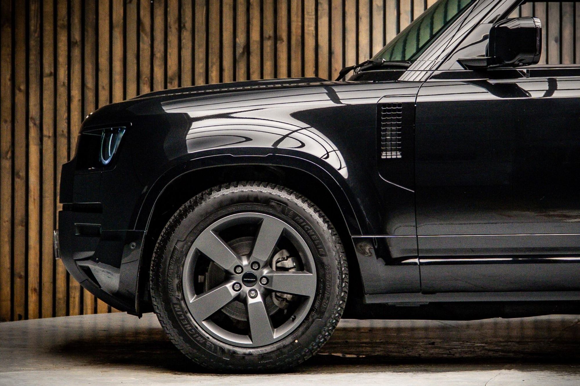 LAND ROVER DEFENDER DIESEL ESTATE 3.0 D250 X-Dynamic SE 90 3dr Auto for sale UK - Slide 9