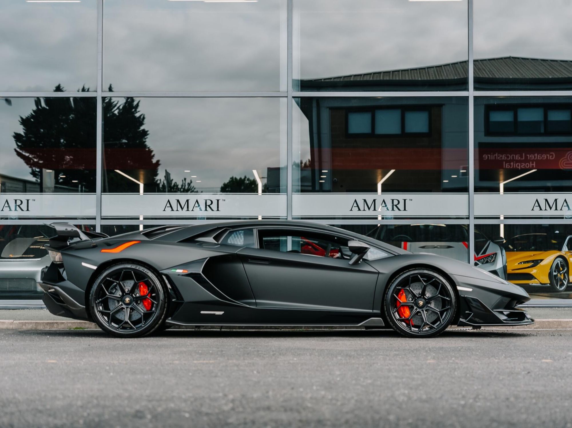 LAMBORGHINI AVENTADOR COUPE SPECIAL EDITION LP 770-4 SVJ 2dr ISR for sale UK - Slide 3