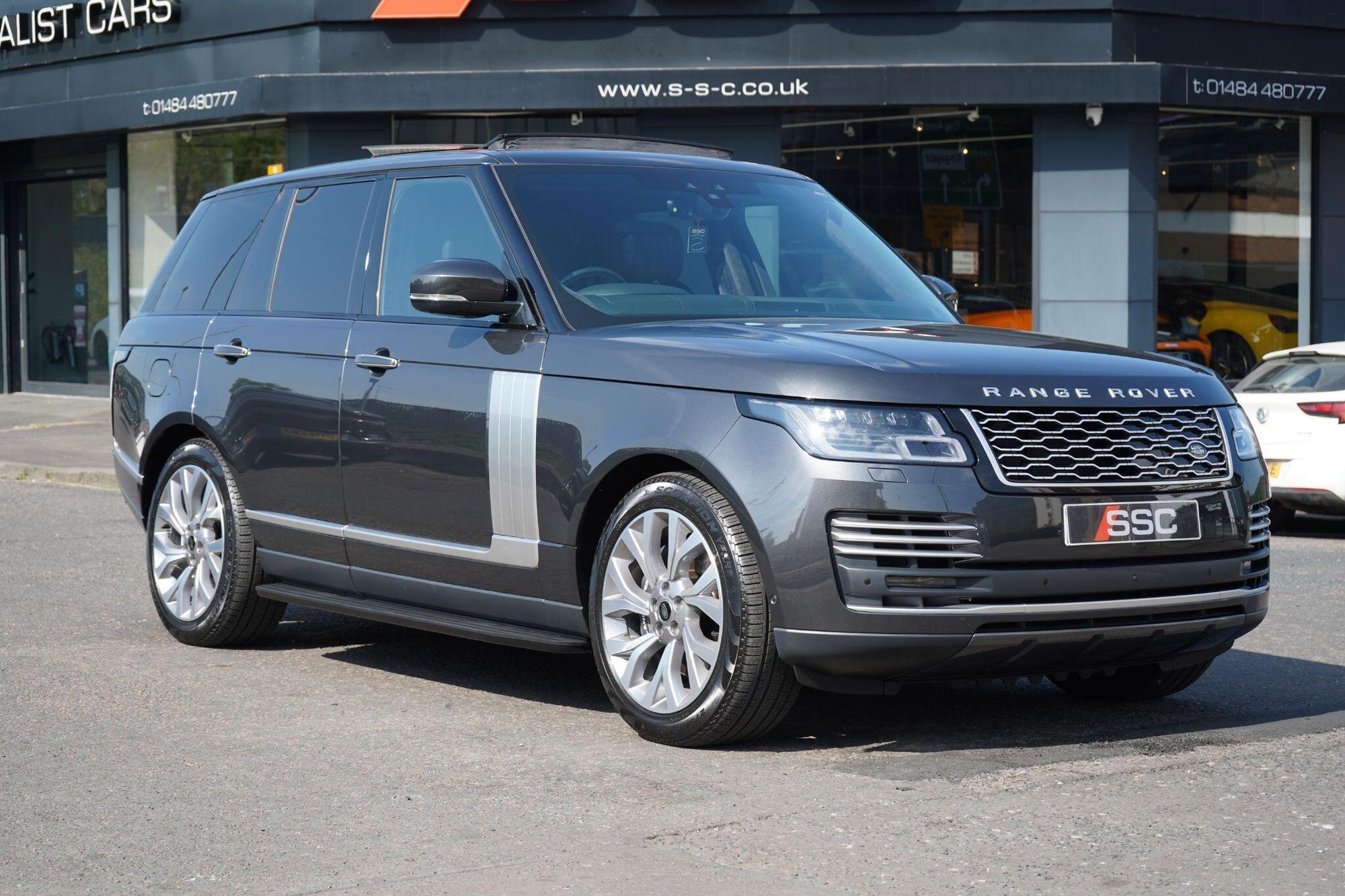 LAND ROVER RANGE ROVER ESTATE 2.0 P400e Autobiography 4dr Auto for sale UK - Slide 5