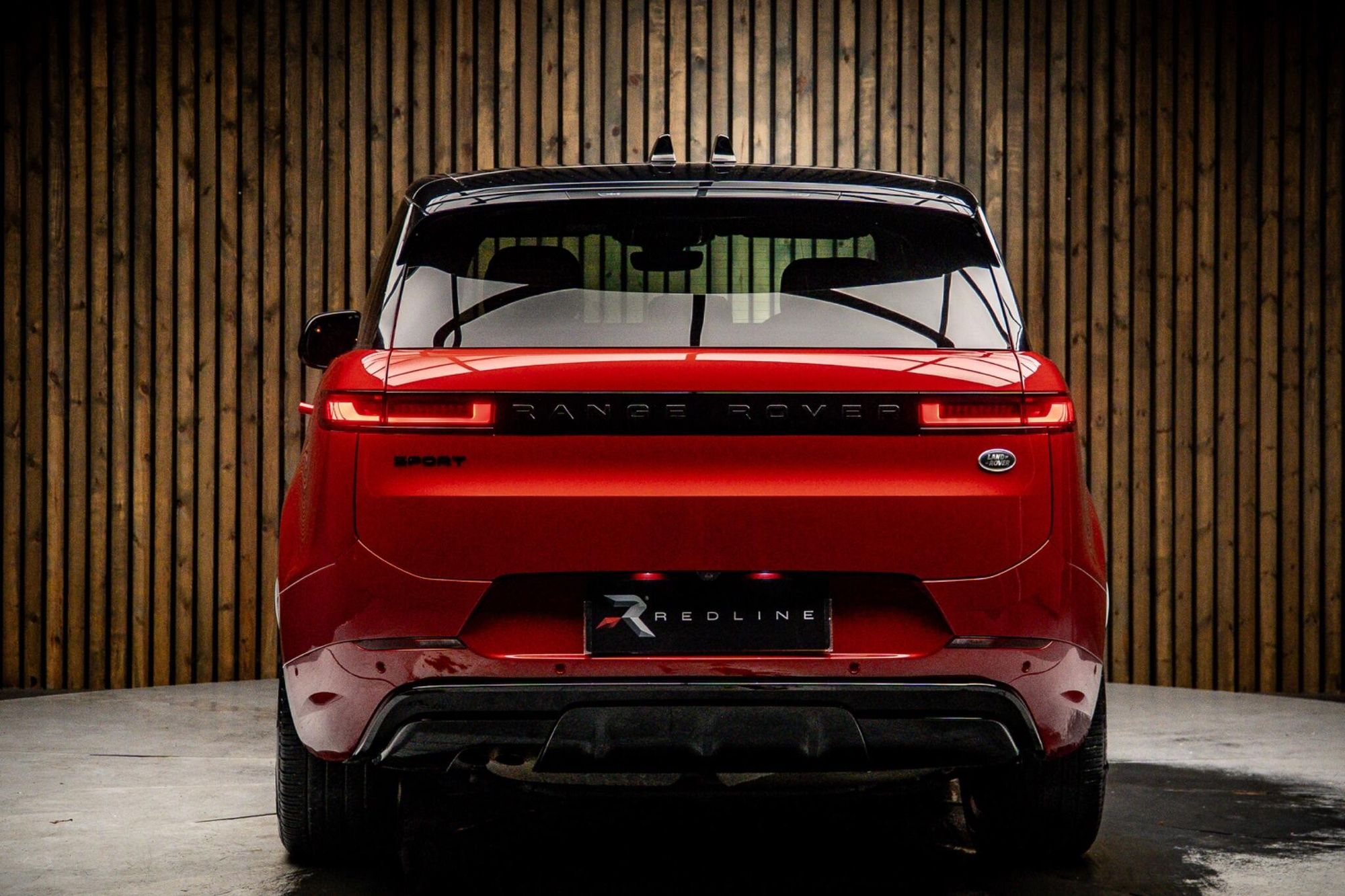 LAND ROVER RANGE ROVER SPORT DIESEL ESTATE 3.0 D300 Dynamic SE 5dr Auto for sale UK - Slide 6