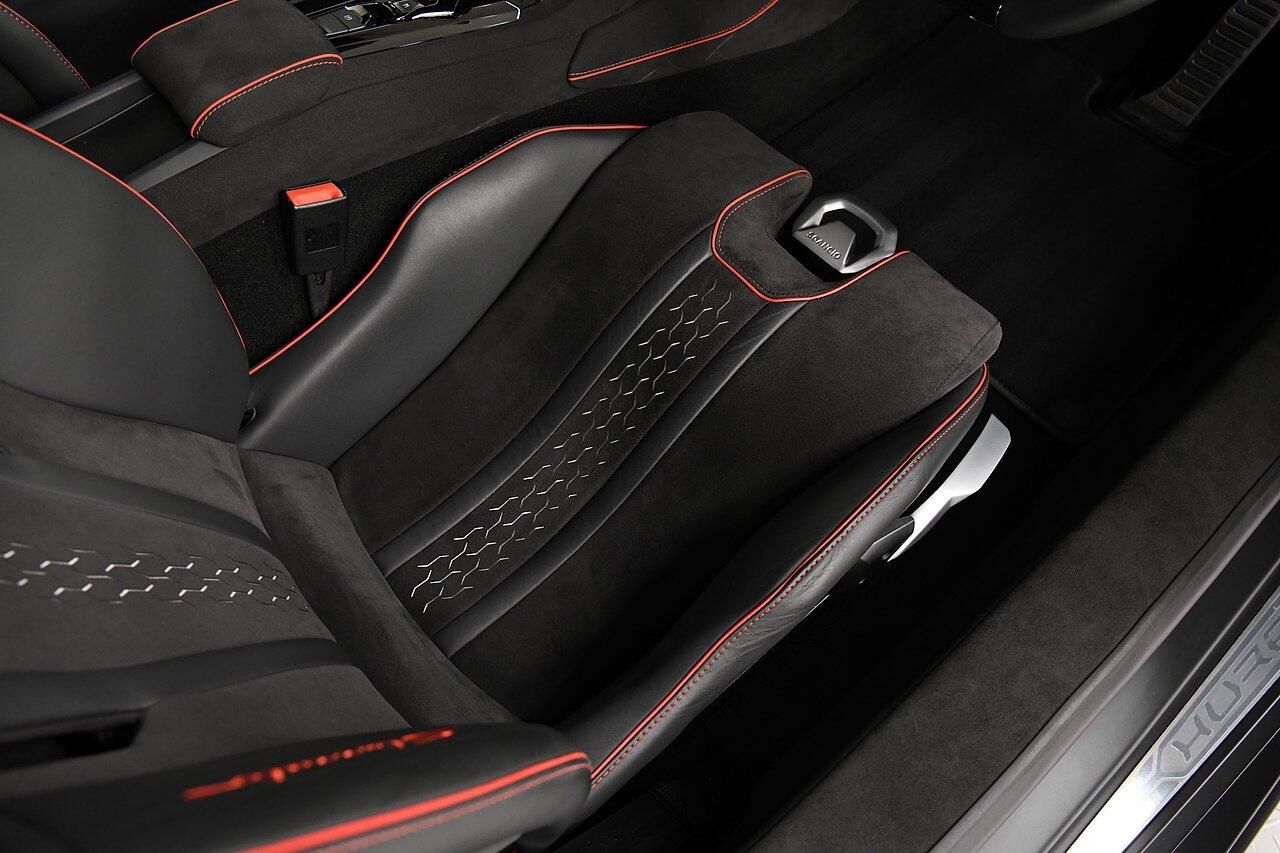 LAMBORGHINI HURACAN EVO COUPE 5.2 V10 610 Sterrato 2dr Auto AWD for sale UK - Slide 10