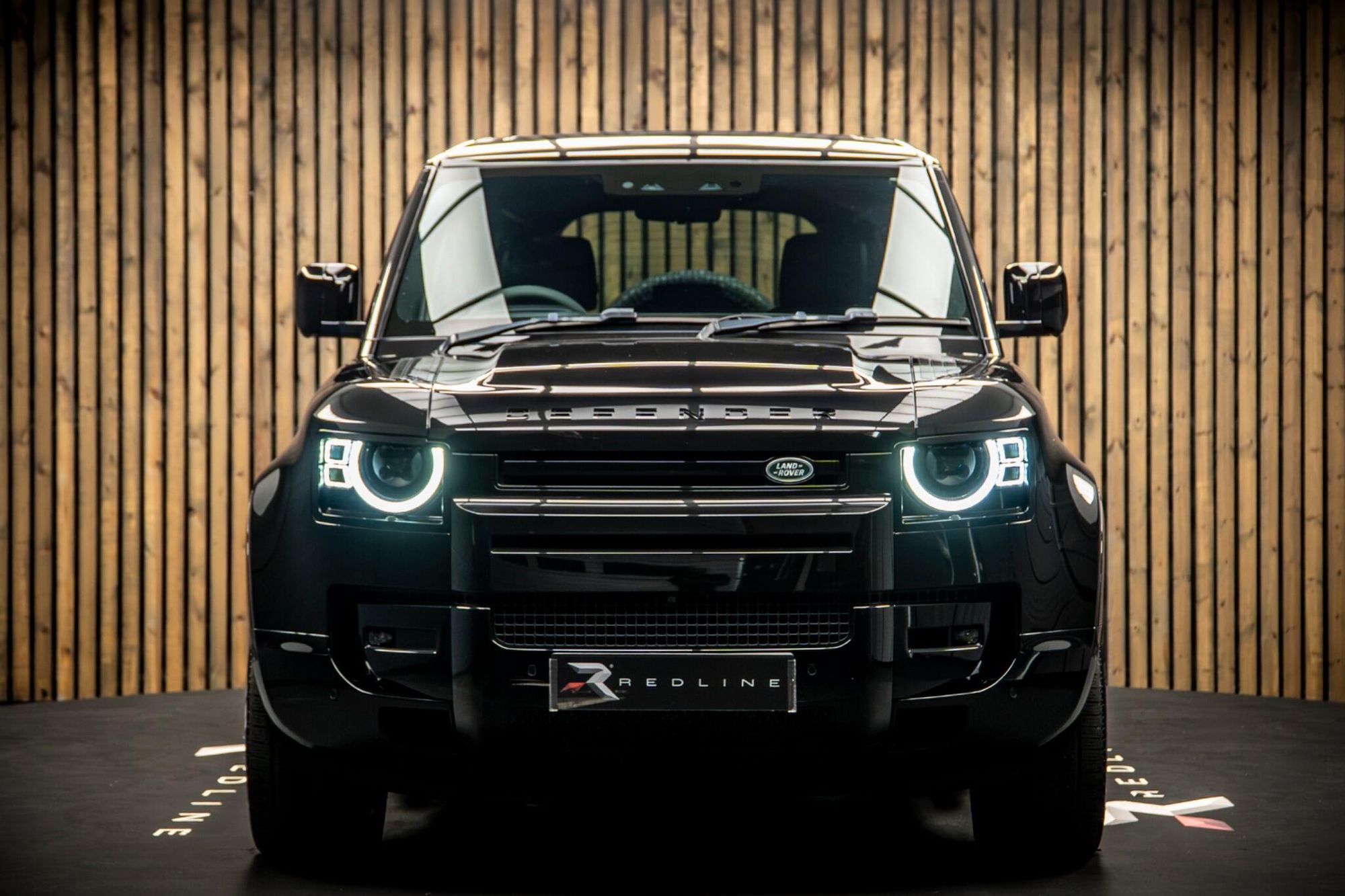 LAND ROVER DEFENDER ESTATE 5.0 P525 V8 110 5dr Auto for sale UK - Slide 5