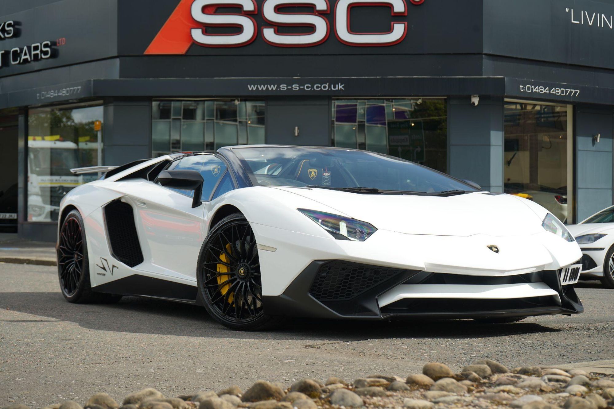 LAMBORGHINI AVENTADOR ROADSTER LP 750-4 Superveloce 2dr ISR for sale UK - Slide 4