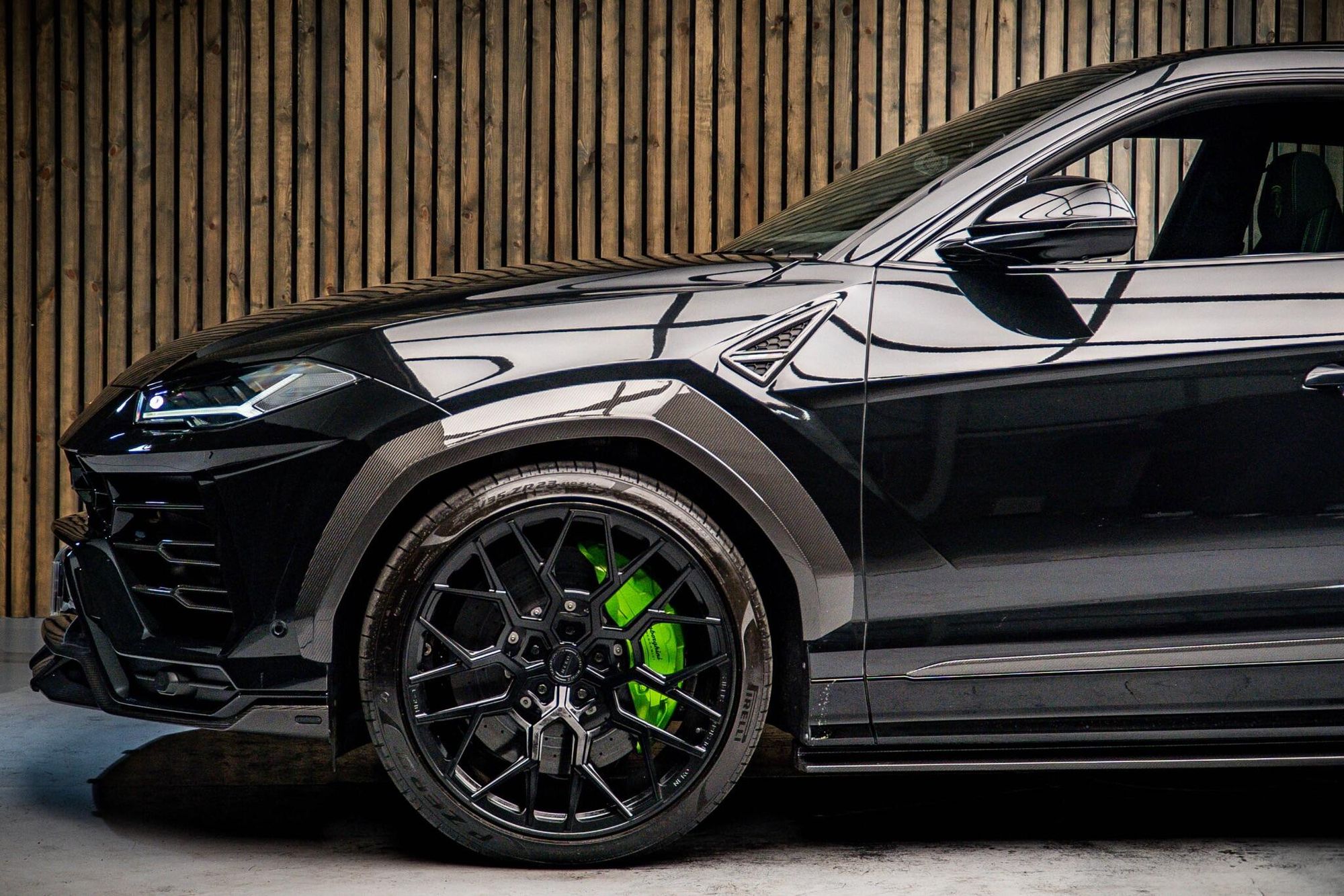 LAMBORGHINI URUS ESTATE 4.0T FSI V8 5dr Auto for sale UK - Slide 9