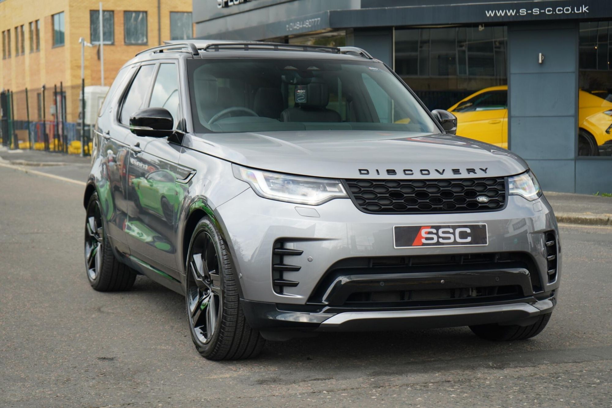 LAND ROVER DISCOVERY DIESEL SW 3.0 D350 Dynamic HSE 5dr Auto for sale UK - Slide 5