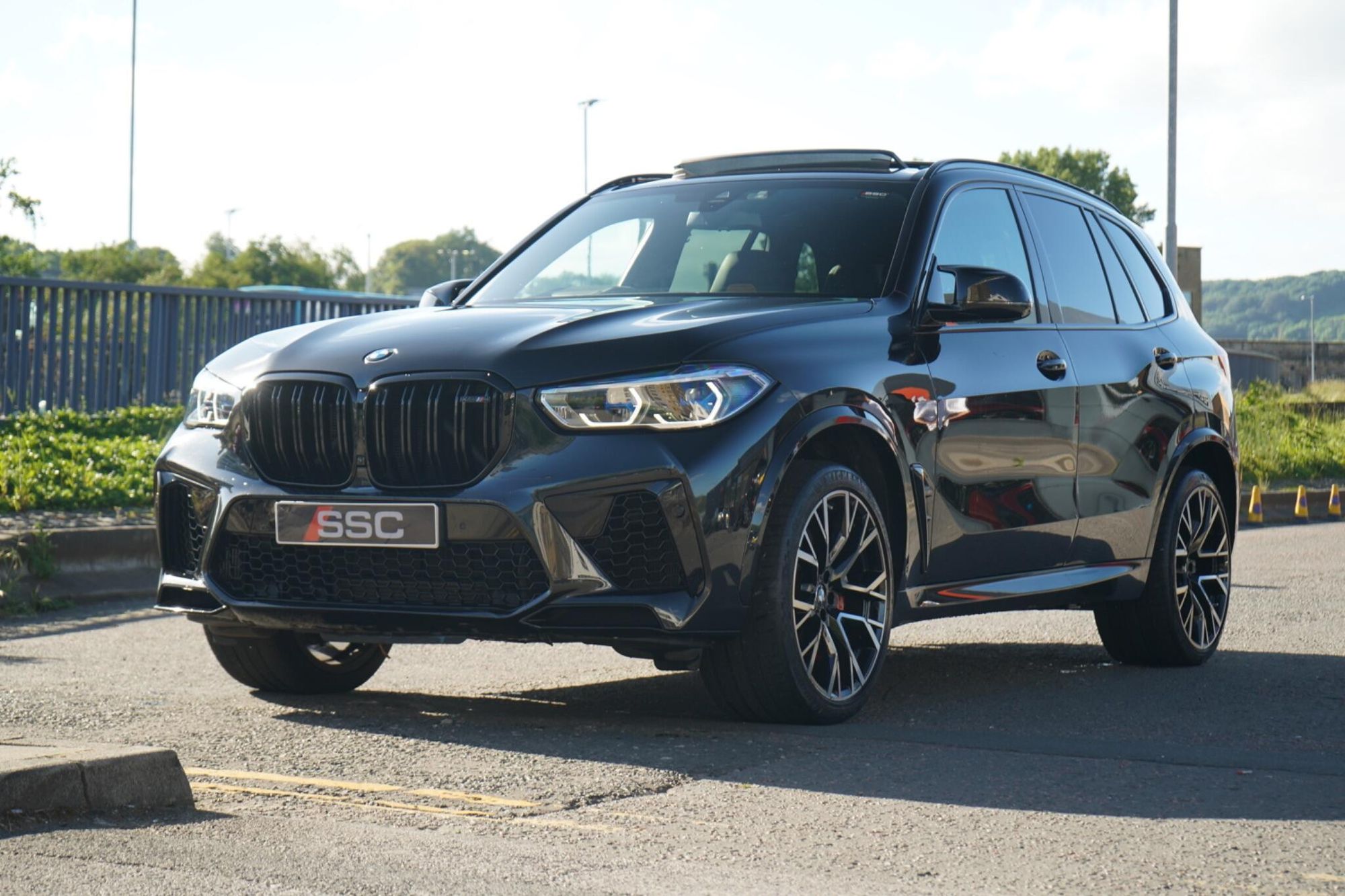 BMW X5 M ESTATE xDrive X5 M Competition 5dr Step Auto for sale UK - Slide 8