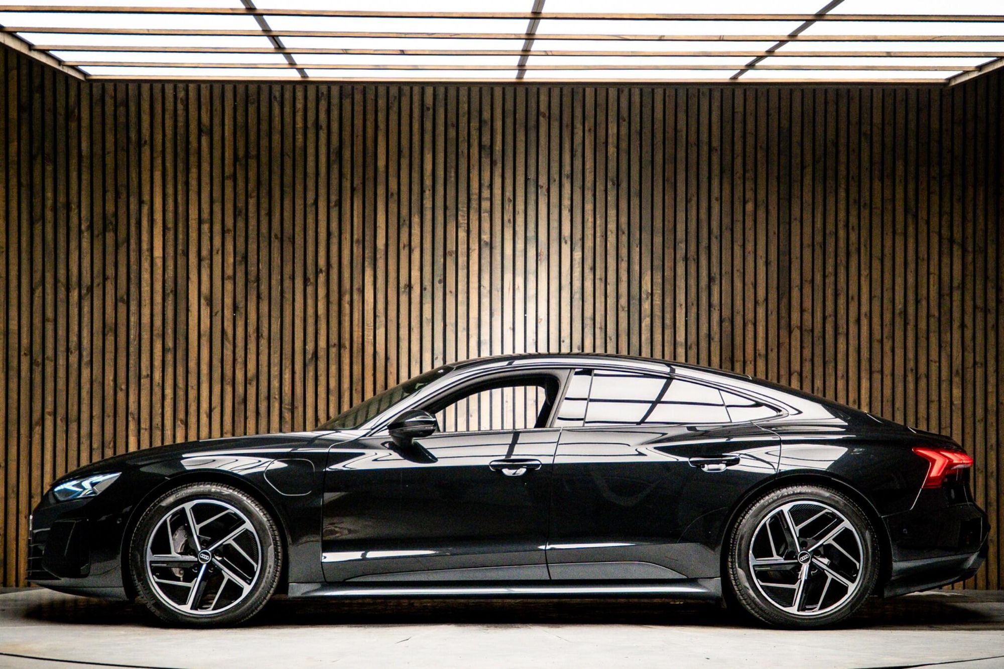 AUDI E-TRON GT SALOON 390kW Quattro 93kWh Vorsprung 4dr Auto for sale UK - Slide 7