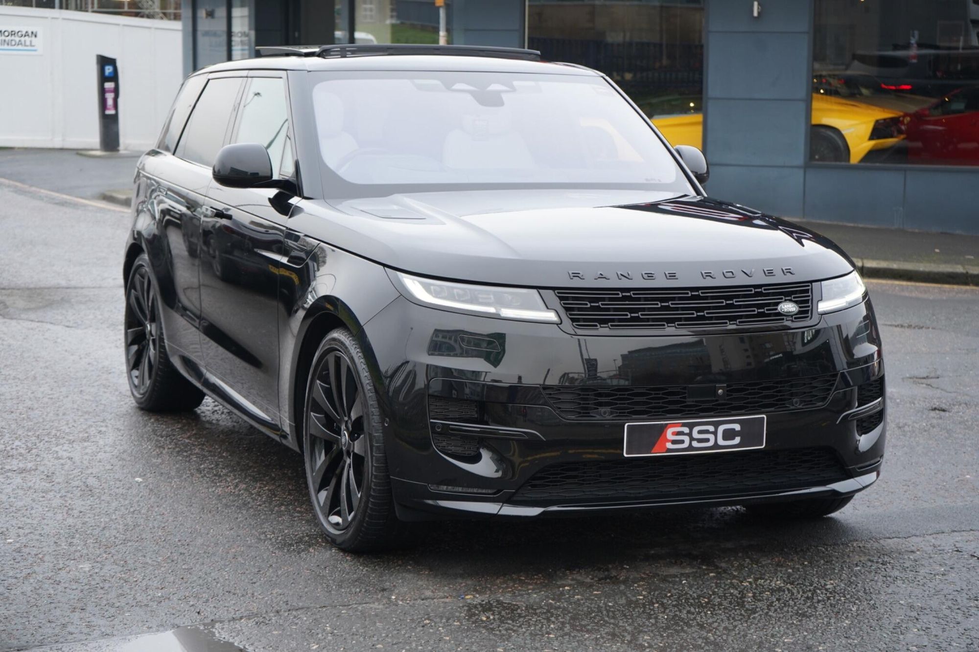 LAND ROVER RANGE ROVER SPORT ESTATE 4.4 P530 V8 First Edition 5dr Auto for sale UK - Slide 5